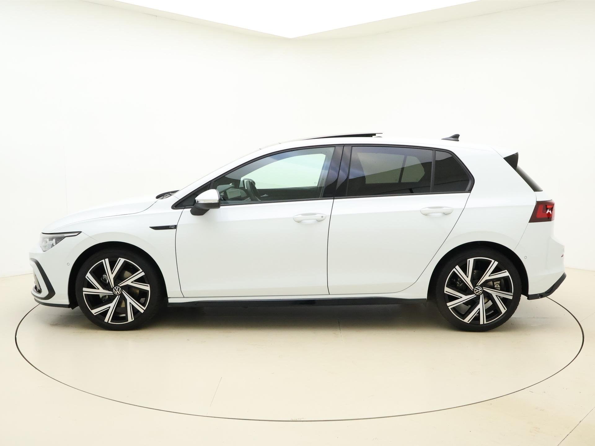 Volkswagen Golf 1.5 eTSI R-Line Business | Automaat | Schuif, Auto's, 12 maanden, Stof, Euro 6, 4 cilinders