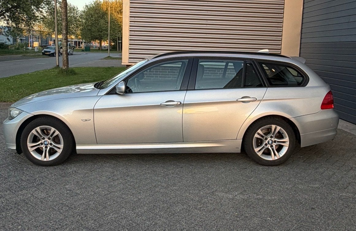 BMW 3-serie Touring 316i Business Line|NIEUWAPK|SENSOR|AIRCO, Auto's, Euro 5, Achterwielaandrijving, Gebruikt, 4 cilinders