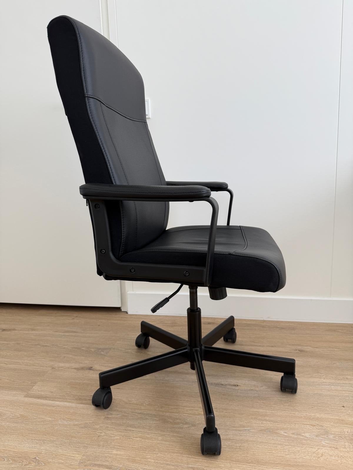 2x IKEA MILLBERGET bureaustoel (zwart) - perfecte staat, Ophalen, Zo goed als nieuw, Zwart, Bureaustoel