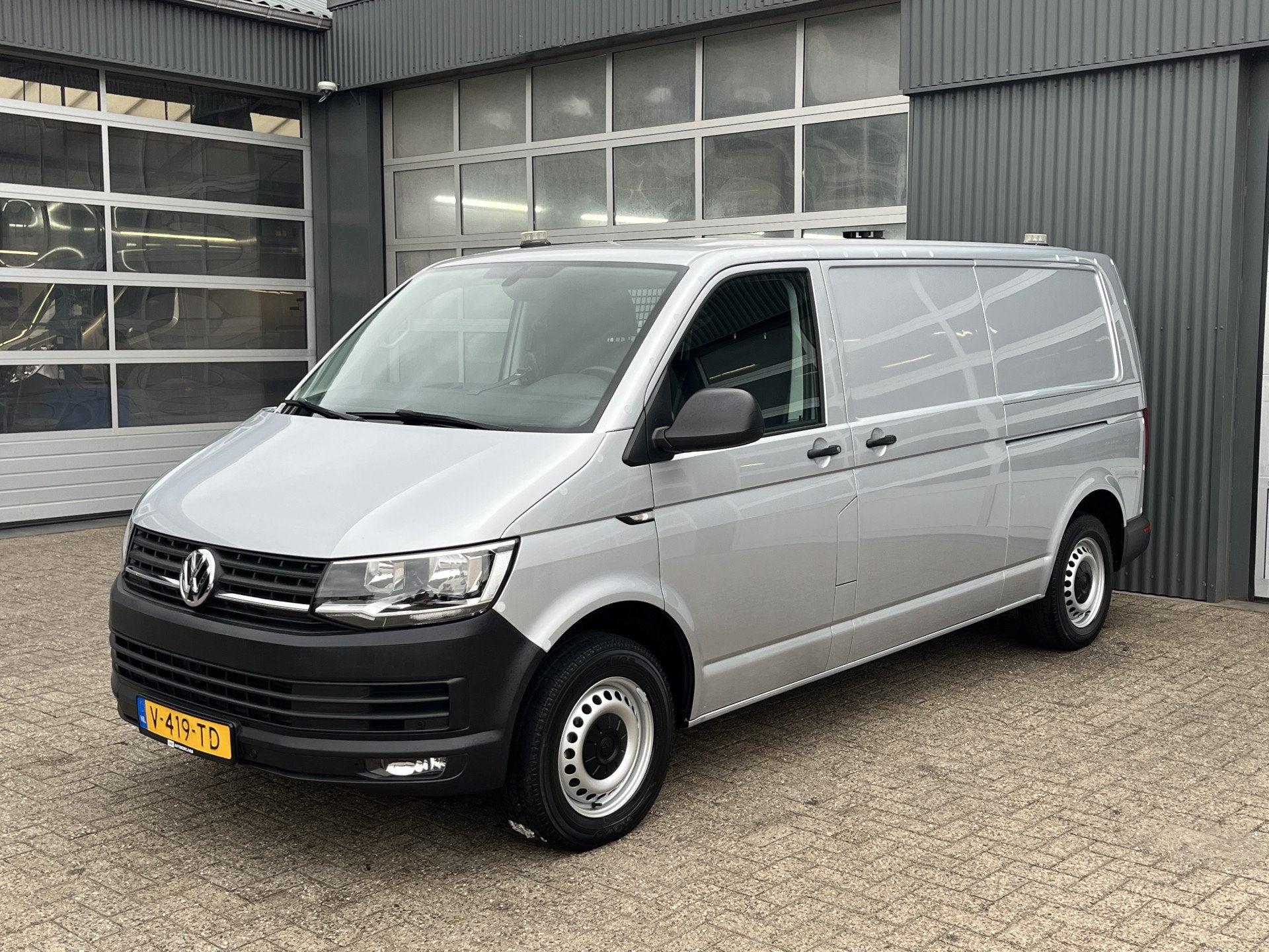 Volkswagen Transporter 2.0 TSI L2H1 Highline 2 schuifdeuren, Auto's, Voorwielaandrijving, Gebruikt, 4 cilinders, Volkswagen