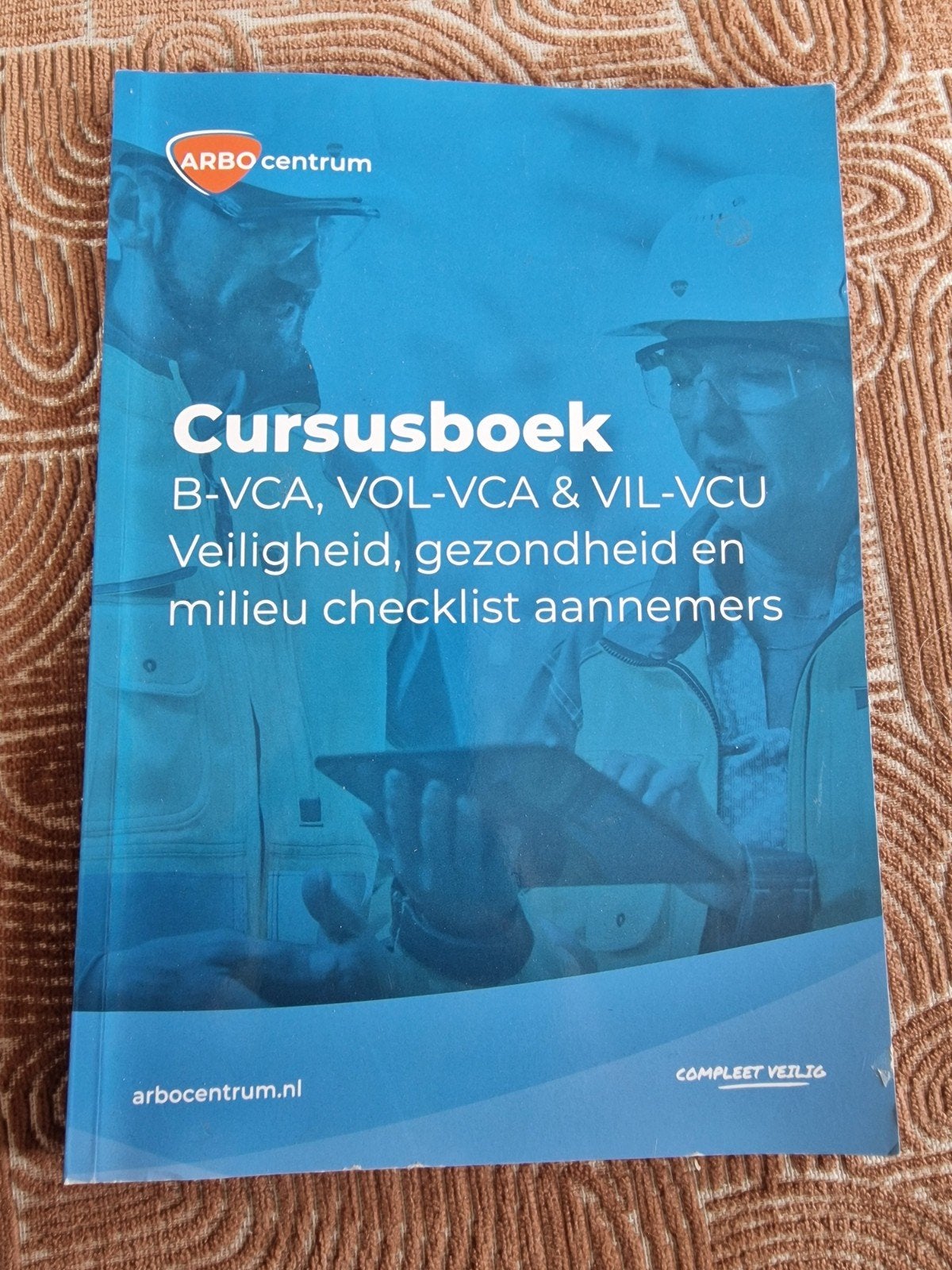 Cursusboek B-VCA, VOL-VCA & VIL-VCU Arbo Centrum, Ophalen of Verzenden, Zo goed als nieuw, MBO, ARBO centrum