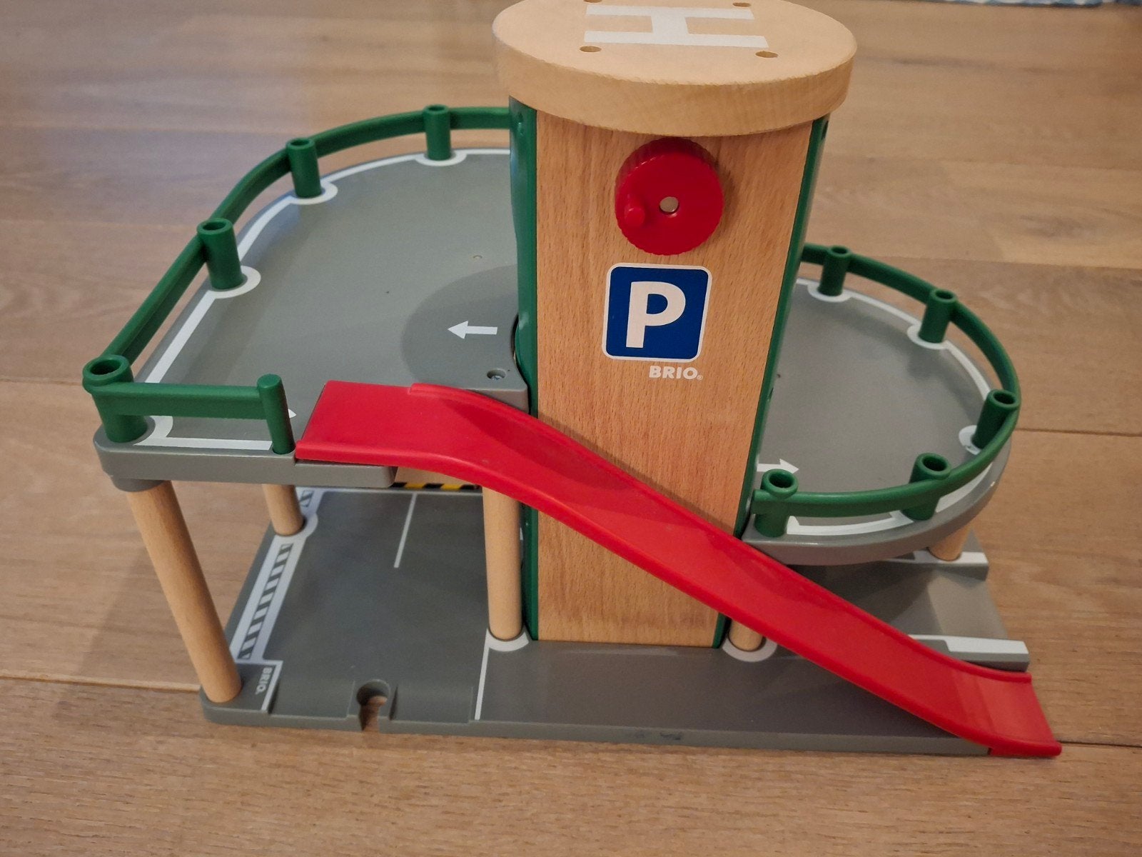 Brio Parkeergarage met Helikopterplatform, Ophalen, Zo goed als nieuw, Jongen of Meisje