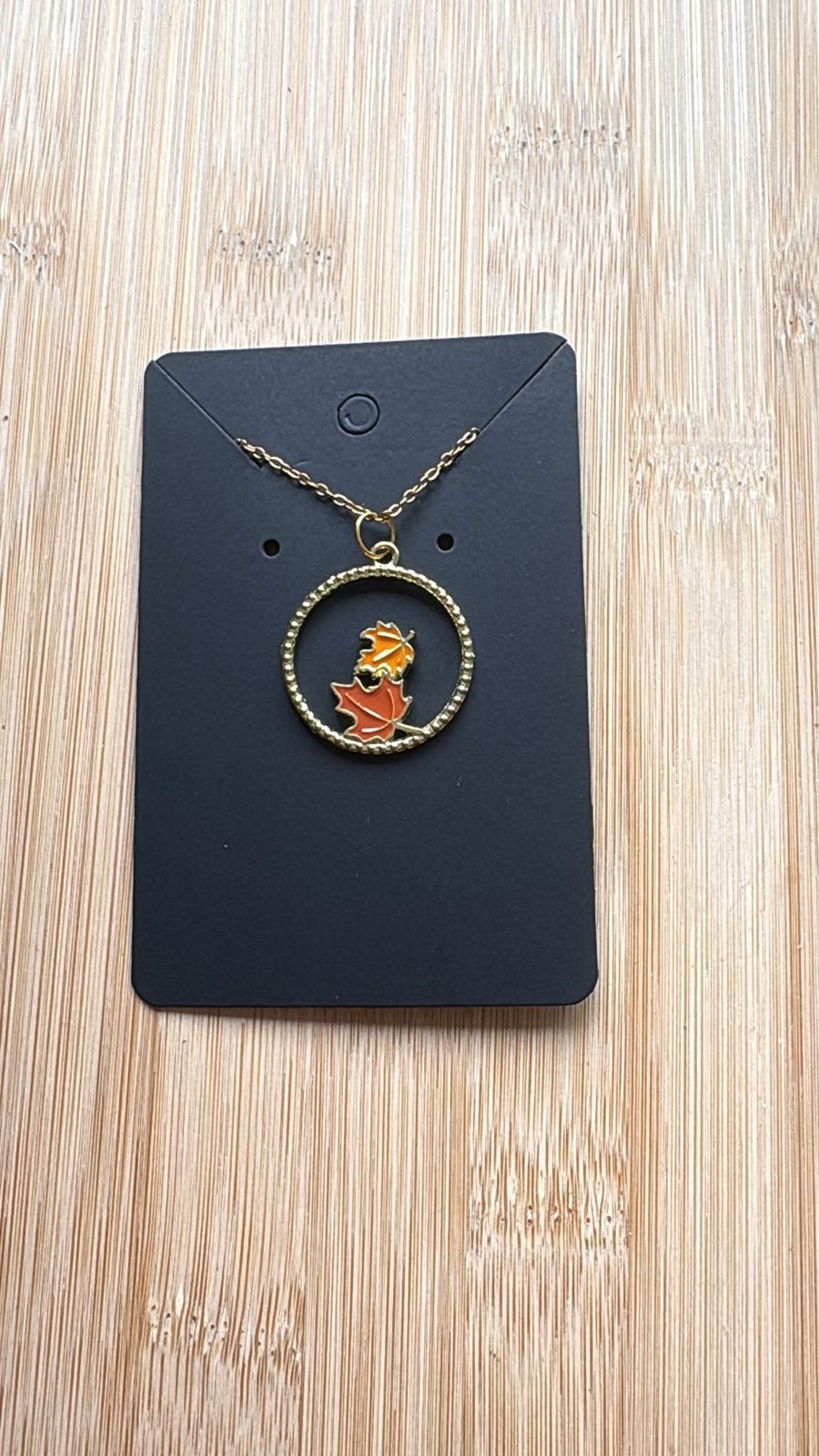 Gouden ketting met herfstblad hanger - Nieuw, Verzenden, Nieuw, Goud, Overige materialen
