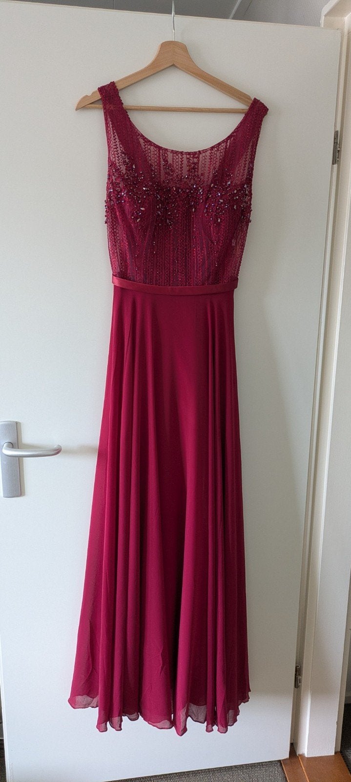 Prachtige donkerrode galajurk, maat M/38, Kleding | Dames, Jurken, Zo goed als nieuw, Ophalen, Maat 38/40 (M), Rood