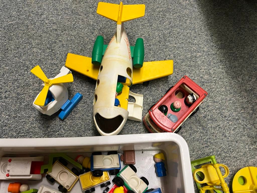 Fisher price vliegtuig en een hele boel auto’s enz, Ophalen, Gebruikt, Overige merken