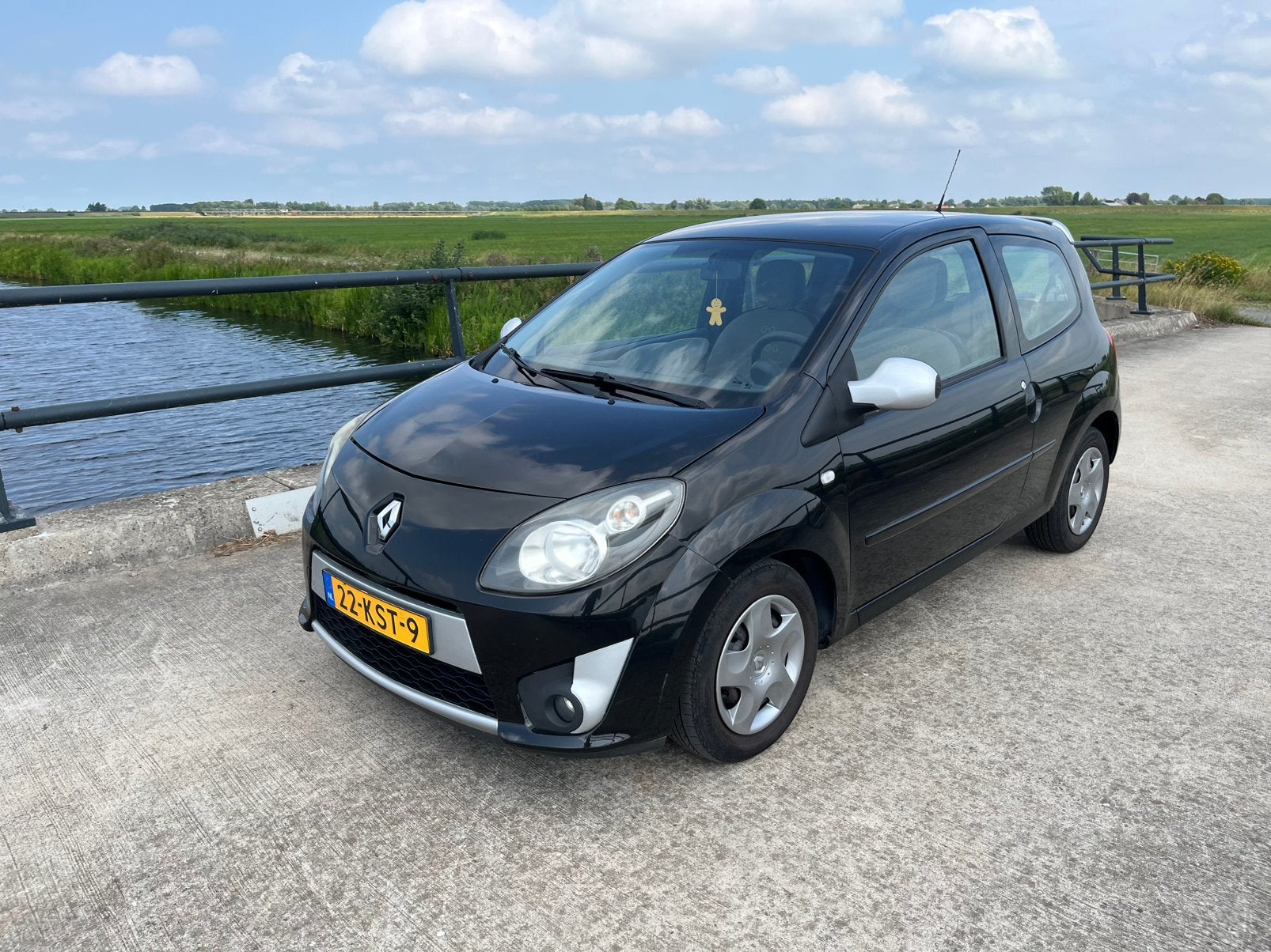 Renault Twingo 1.2 16V Authentique 2010 Zwart, Auto's, 839 kg, 4 cilinders, 4 stoelen, Zwart
