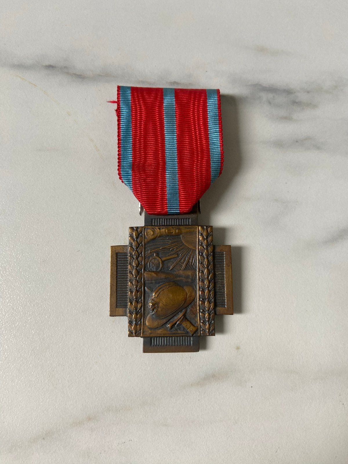 Belgisch Vuurkruis 1914-1918 met lint, Postzegels en Munten, Ophalen of Verzenden, Brons, Buitenland