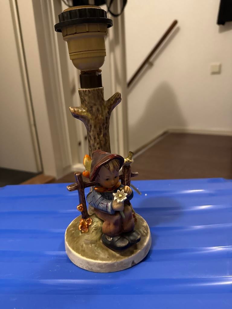 Vintage Goebel Hummel lamp met jongen en vogel, Antiek en Kunst, Antiek | Lampen, Ophalen