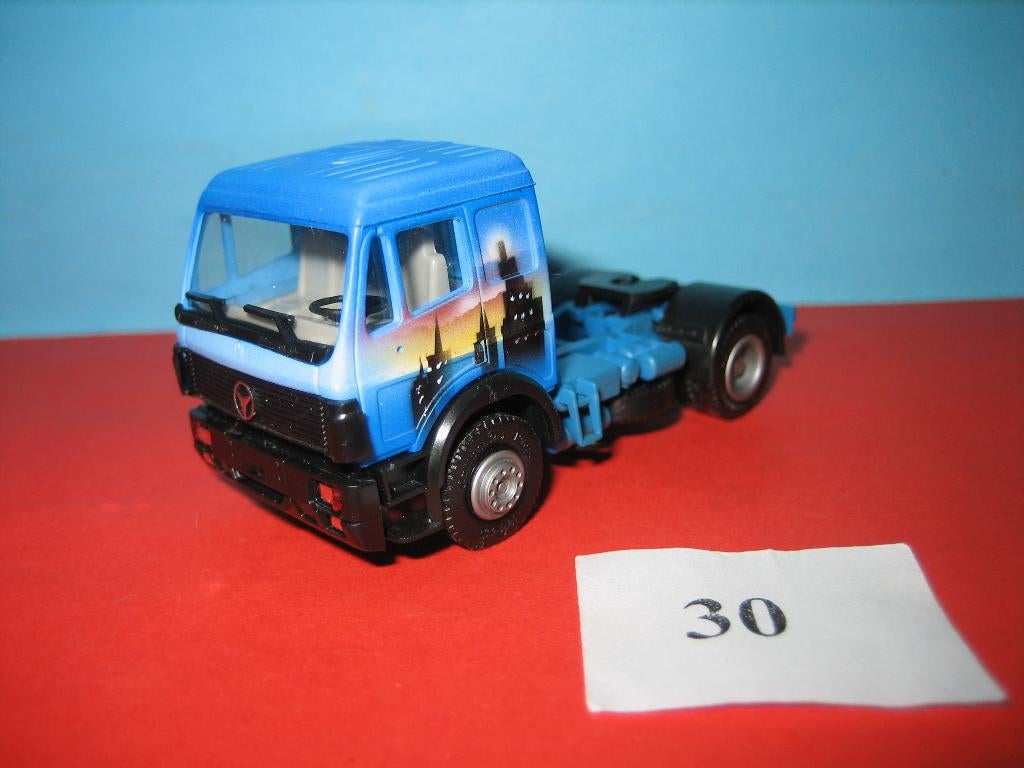 Tr-30  losse Truck  MERCEDES in blauw  Herpa, Ophalen of Verzenden, Zo goed als nieuw, Bus of Vrachtwagen, Herpa