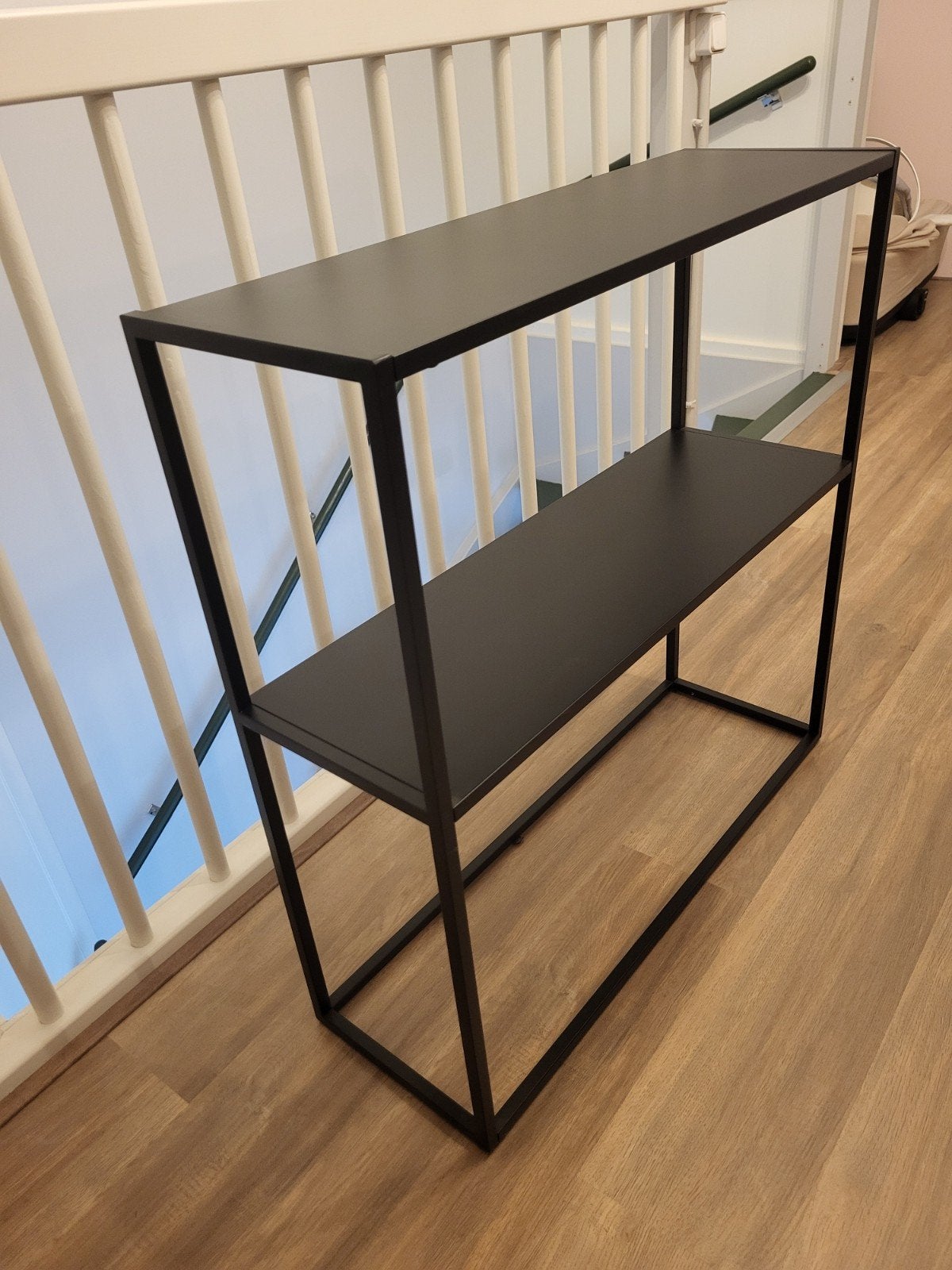 Zwarte, stalen sidetable, Huis en Inrichting, Tafels | Sidetables, Ophalen, 50 tot 100 cm, Zo goed als nieuw, Metaal