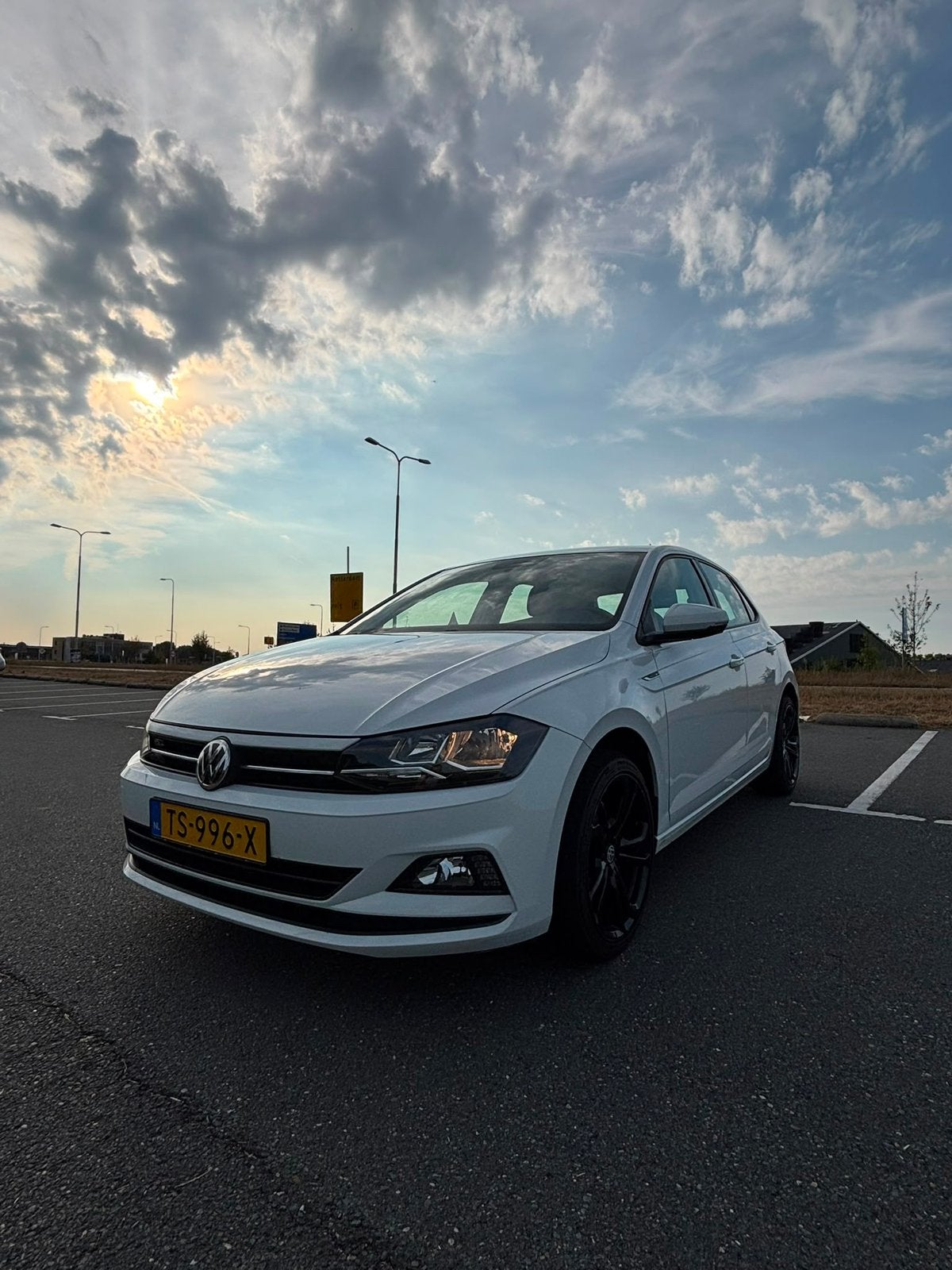 Volkswagen Polo R-Line 1.0 TSI 95pk 2018 Wit (CARPLAY), Auto's, Voorwielaandrijving, 40 €/maand, Wit, Origineel Nederlands