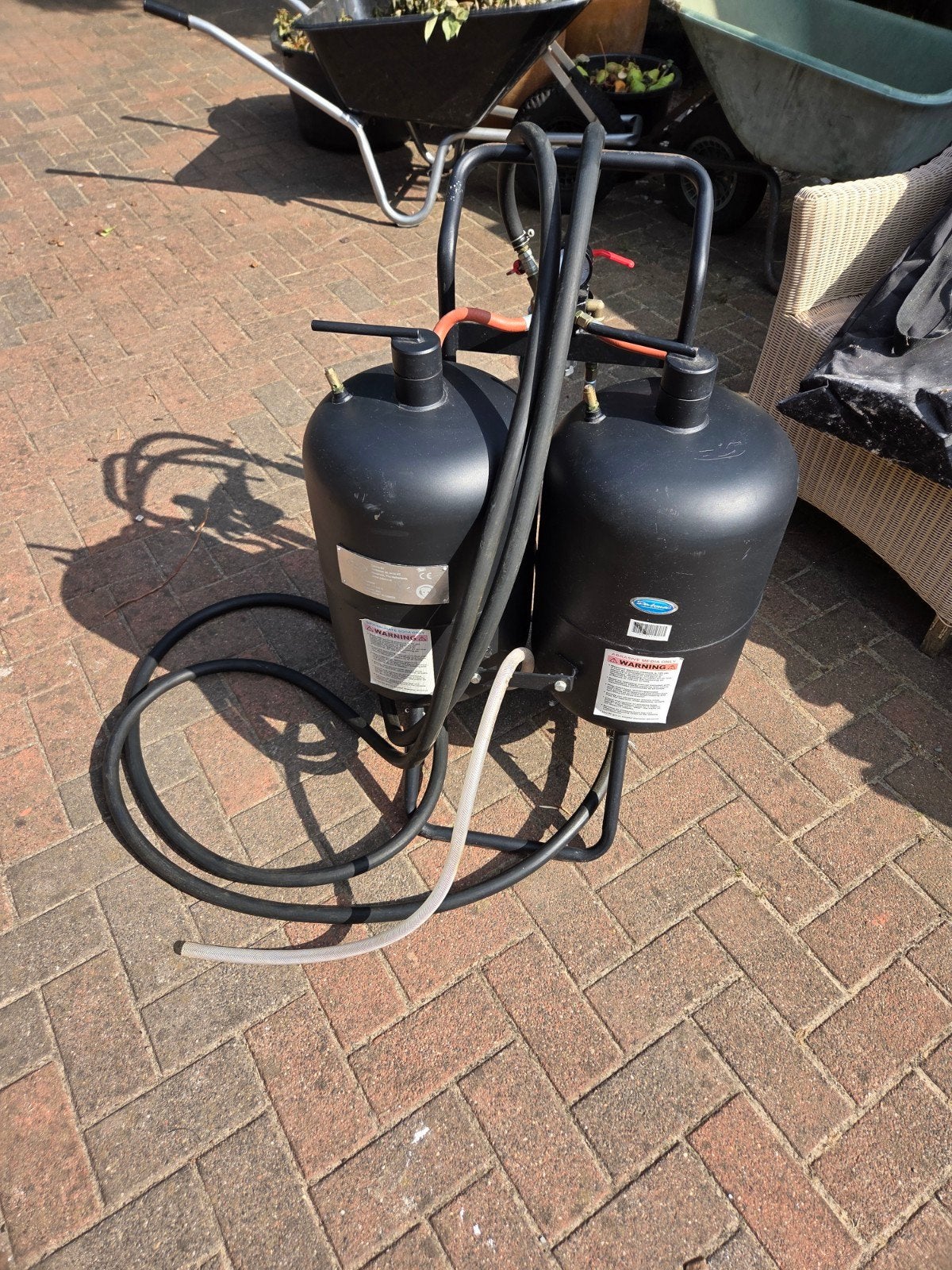 Straalmachine met dubbele tank zout+ een ander straalmiddel, 100 liter of meer, Ophalen of Verzenden, Gebruikt, Mobiel