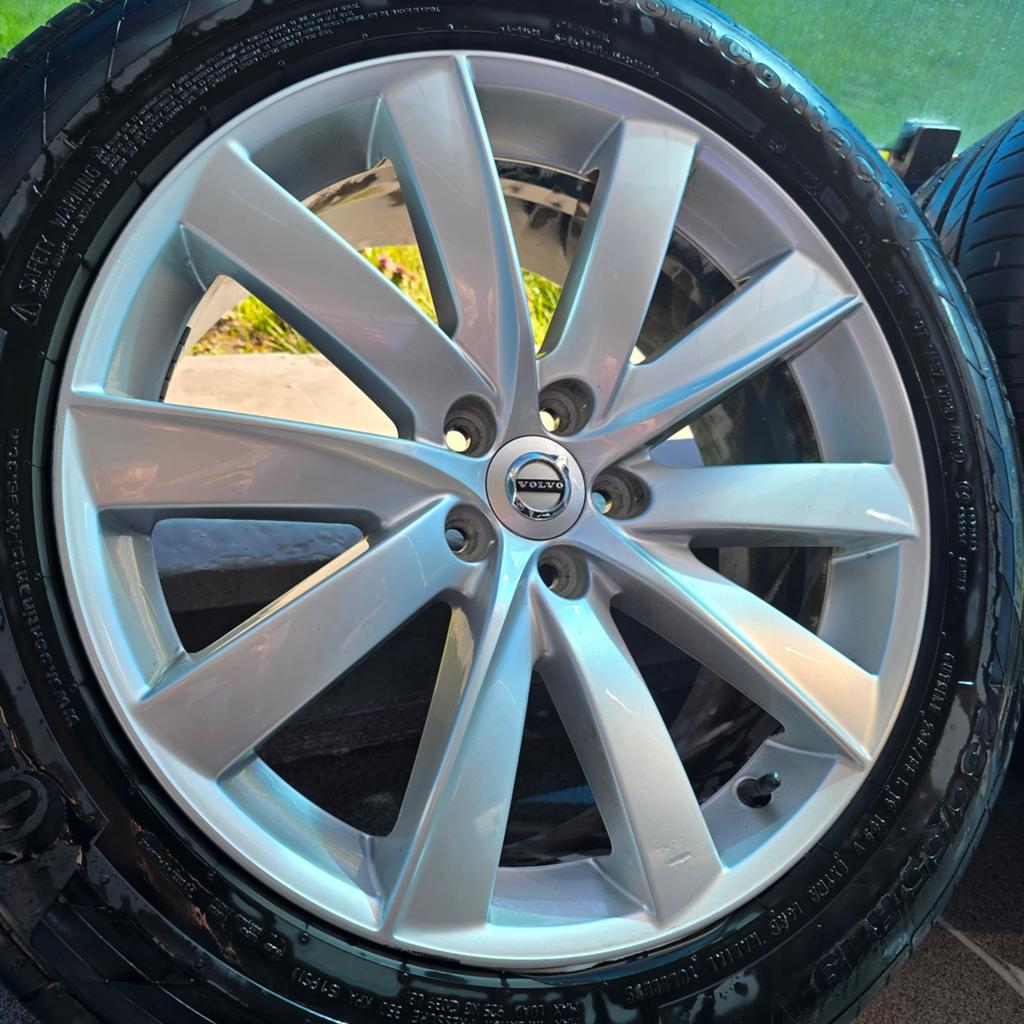 Origineel Volvo XC90 zomerset 235-55-19, Auto-onderdelen, Banden en Velgen, Dewielbasis@outlook.com, Zenderstraat 26 Almere, 235 mm