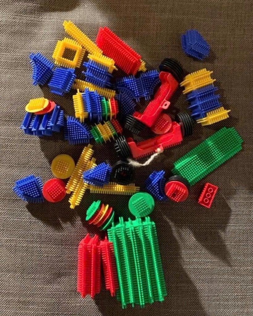Bouw speelgoed, bouwstenen voor kinderen met pinnetjes, Ophalen of Verzenden, Zo goed als nieuw