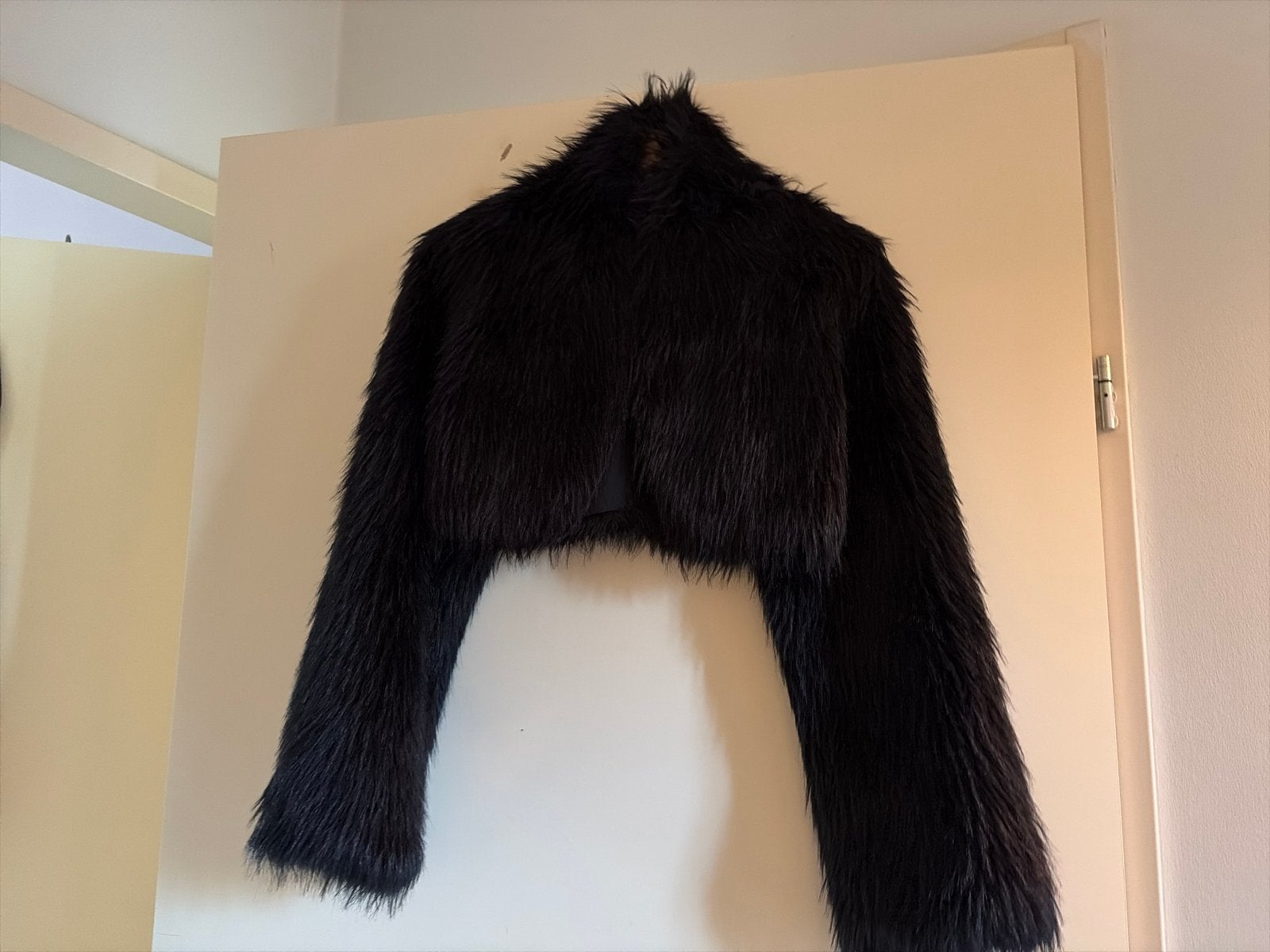Nieuw Zwart pluizig/ donzig Turnover jasje - Maat M, Ophalen of Verzenden, Nieuw, Maat 36 (S), Zwart
