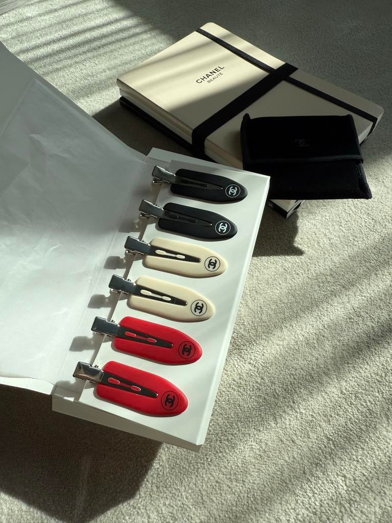 Chanel Haarspeldjes Set - Zwart, Crème, Rood, Ophalen of Verzenden, Nieuw, Haarspeld