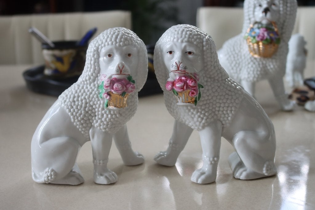 Antieke Porselein hondje, Ophalen of Verzenden, Zo goed als nieuw, Hond of Kat, Beeldje of Figuurtje