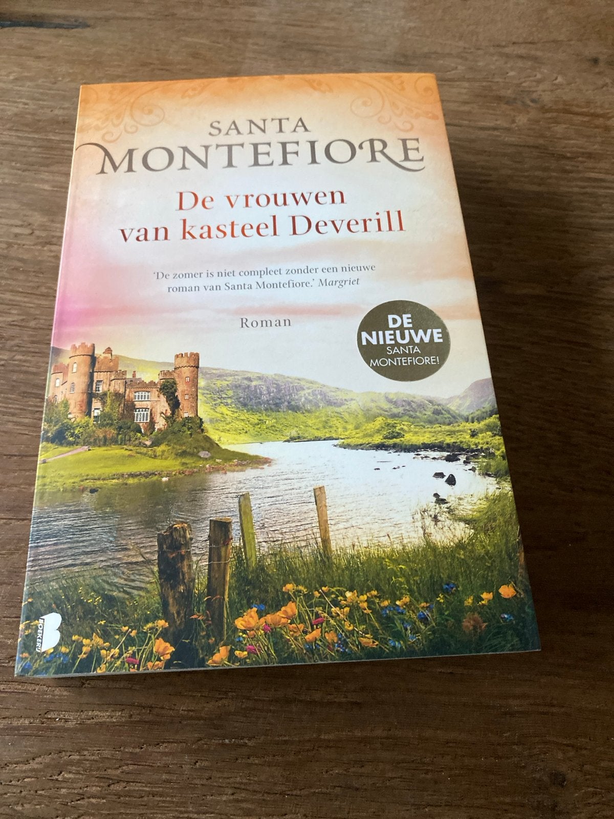 Santa Montefiore - De vrouwen van kasteel Deverill, Boeken, Ophalen of Verzenden, Zo goed als nieuw, Nederland