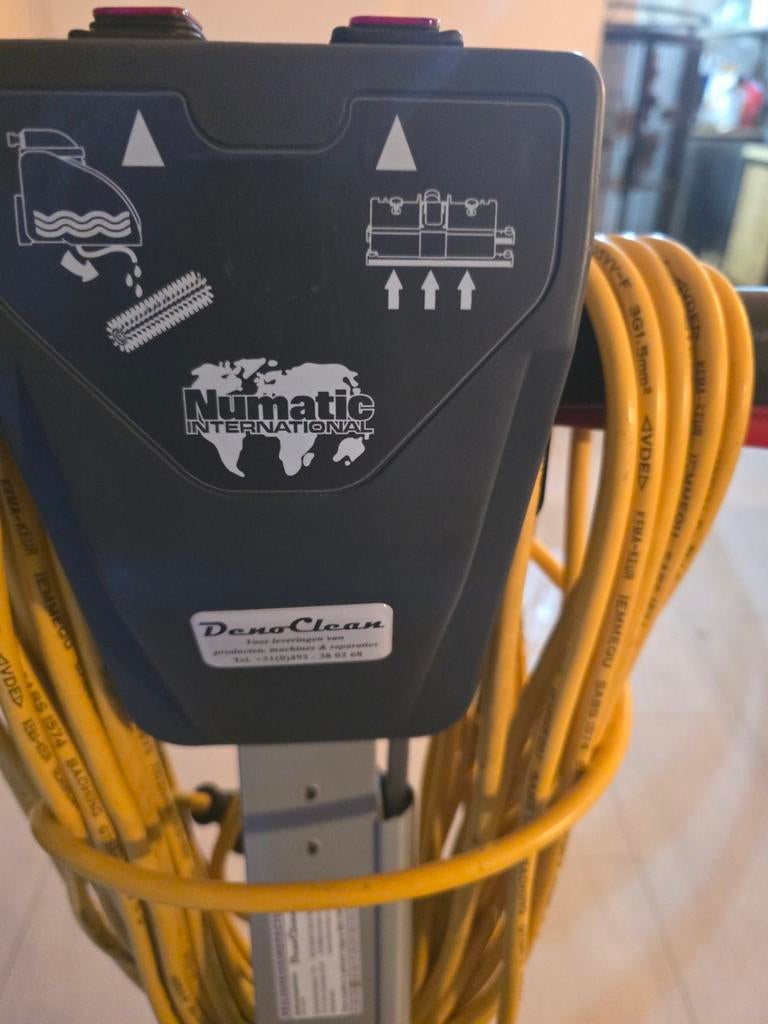 Numatic International schrobmachine, Doe-het-zelf en Verbouw, Reinigingsmachines, Ophalen of Verzenden