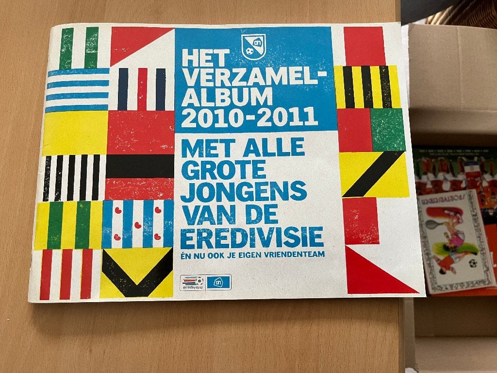 Voetbalverzamelalbum 2010/2011, Verzamelen, Ophalen of Verzenden, Zo goed als nieuw, Overige binnenlandse clubs, Boek of Tijdschrift