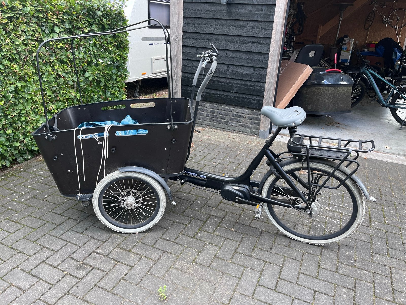 Gebruikte Vogue bakfiets - kapotte aandrijfmotor/ geen accu, Fietsen en Brommers, Fietsen | Bakfietsen, Gebruikt, Huif, 2 kinderen