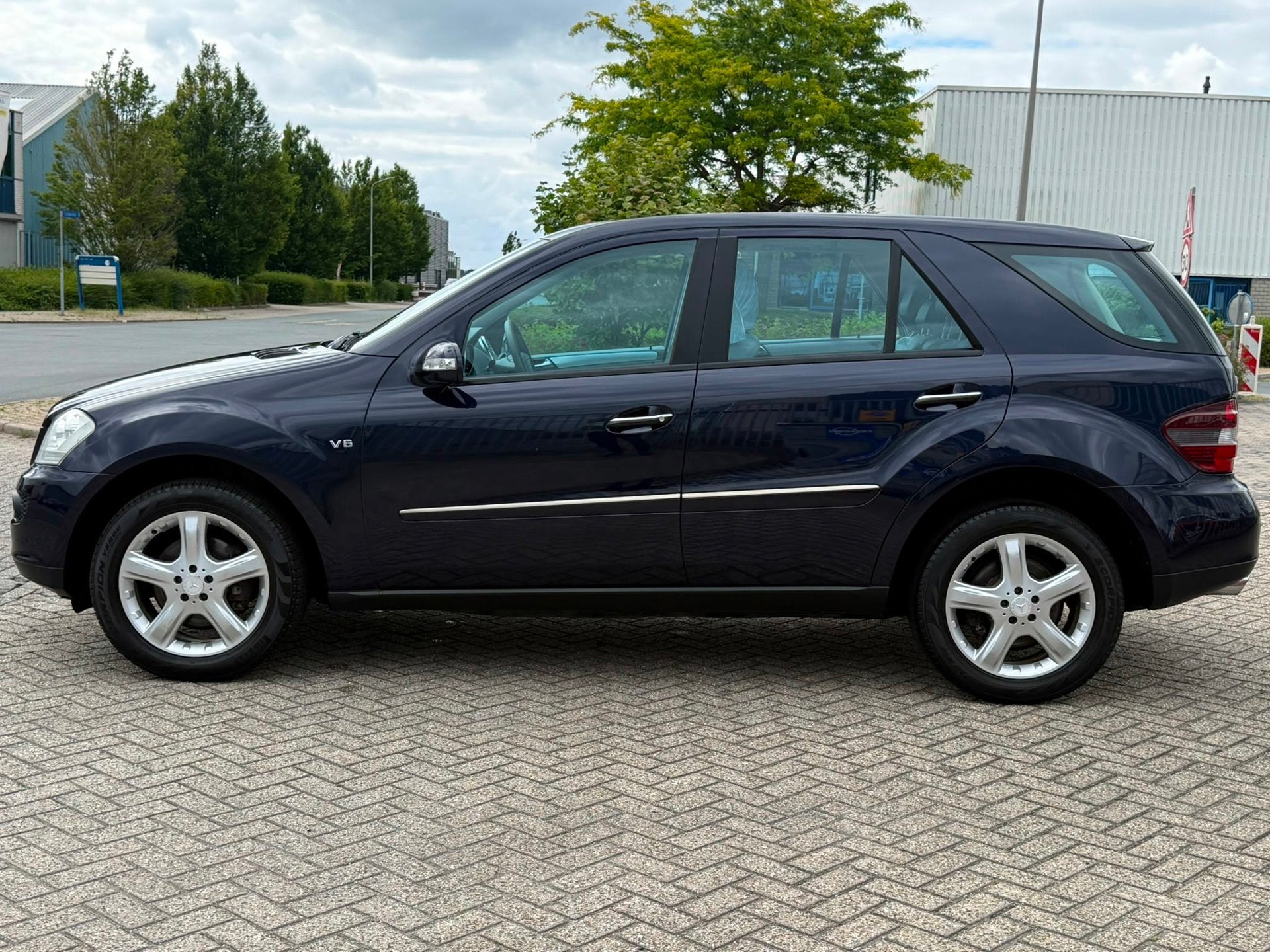 Mercedes-Benz M-klasse 350#Automaat#Airco#Youngtimer, Gebruikt, Zwart, 2035 kg, Traction-control