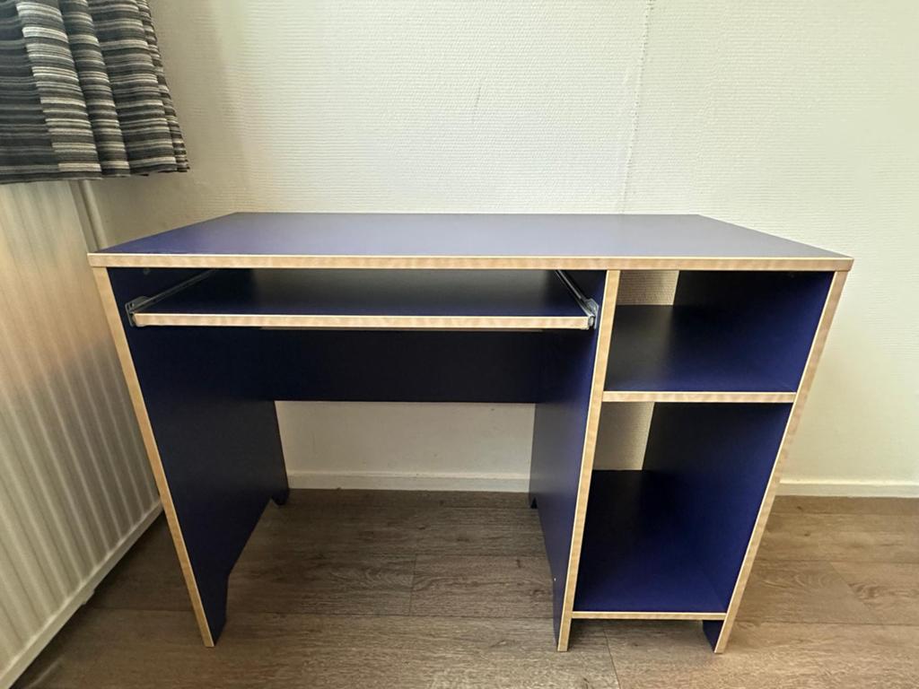 Blauw bureautje met uitschuifbare plank voor toetsenbord, Huis en Inrichting, Bureaus, Ophalen, Gebruikt, 103 cm, 46 cm