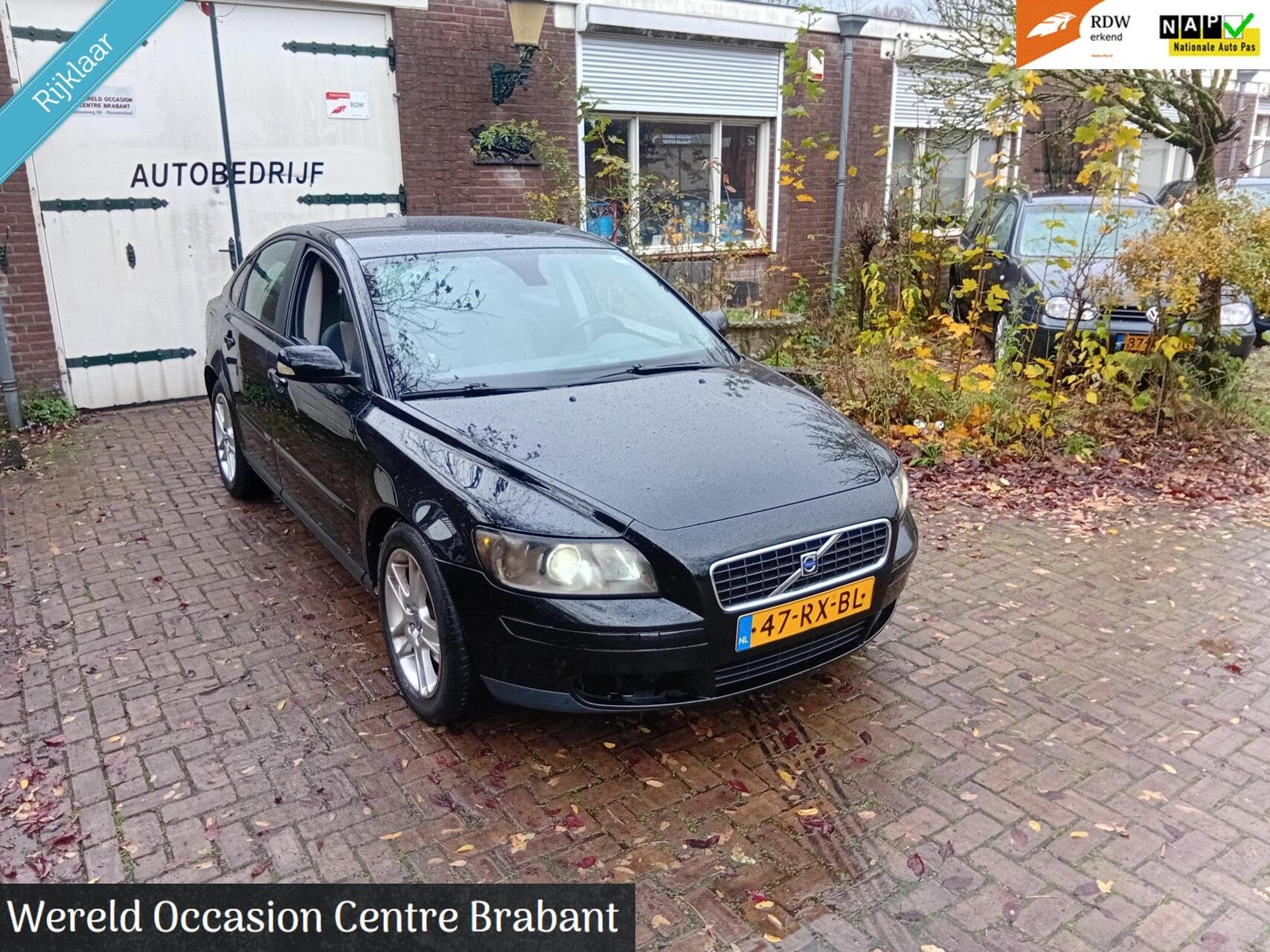 Volvo S40 2.4 Kinetic apk 04 2027, Auto's, Volvo, Voorwielaandrijving, Gebruikt, Zwart, Origineel Nederlands