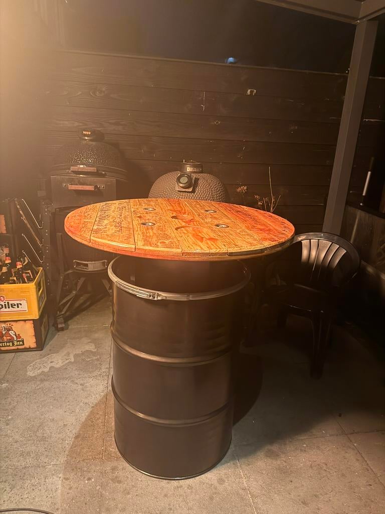 Olievat statafels (Te huur), Ophalen of Verzenden, Zo goed als nieuw