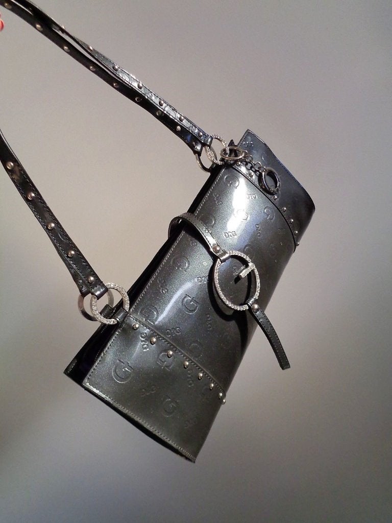 GUESS Collection laktas met Swarovski steentjes, Nieuw, Ophalen of Verzenden, Nieuw, Grijs, Schoudertasje