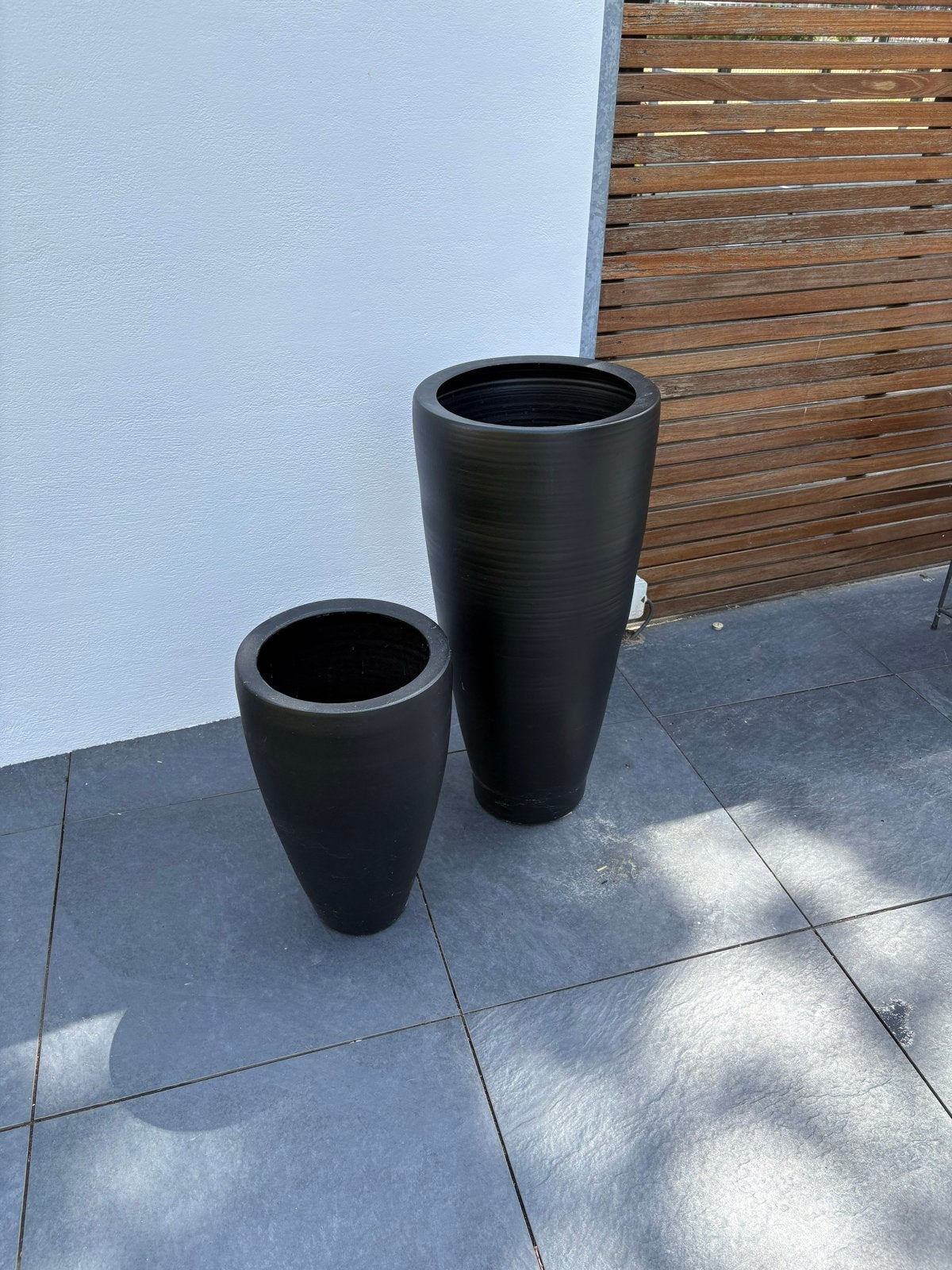 Set van 2 zwarte bloempotten, diverse maten, Tuin en Terras, Bloempotten, Kunststof, Rond, Binnen, Zo goed als nieuw