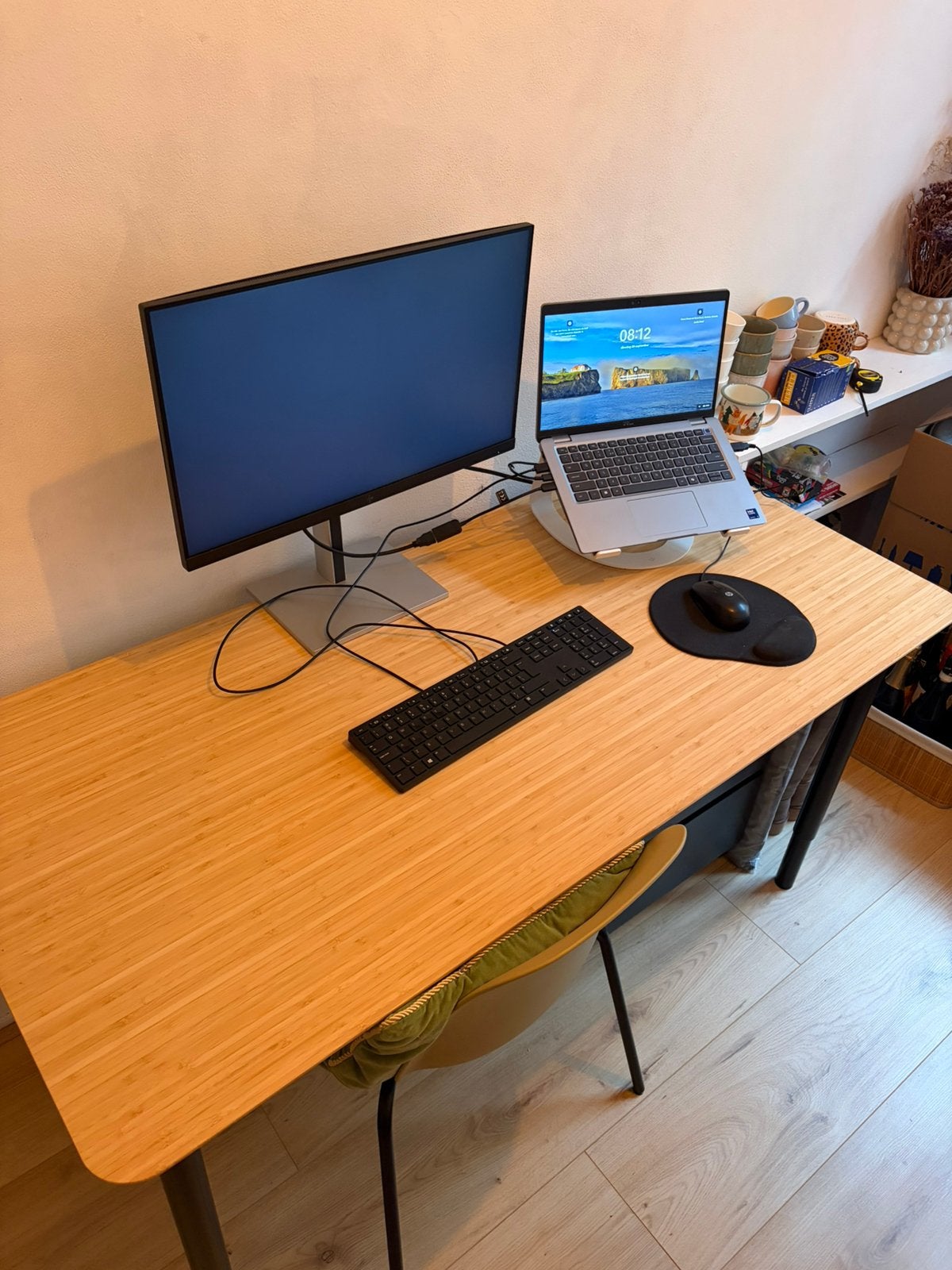 Bureau 140 x 65 met verstelbare poten, Ophalen, Zo goed als nieuw