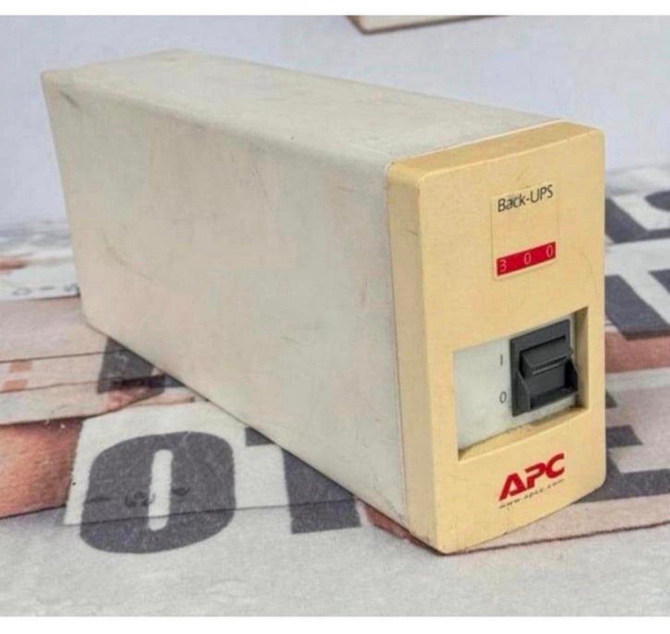 APC BK300 300 VA Back-UPS 300 UPS Power Backup station apcc, Gebruikt, P, P, P