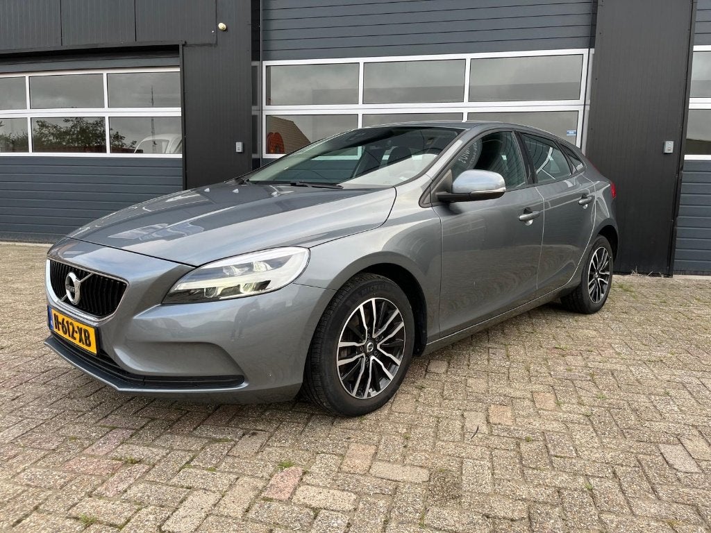 Volvo V40 1.5 T2 122PK Geartronic 2020 Grijs, Dealer onderhouden, Stof, 1498 cc, Zwart