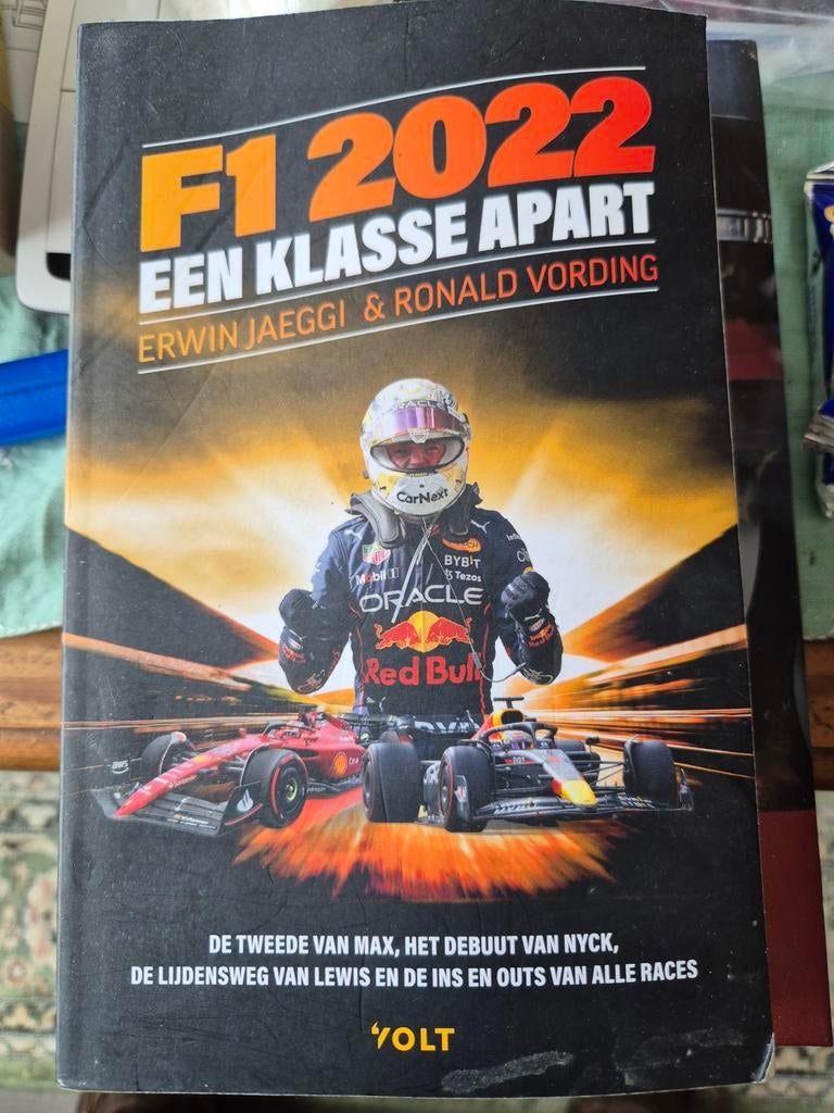 Boek F1 2022 + RB18 racemodel Jumbo 2022, Erwin Jaeggi & Ronald Vording, Nieuw, Ophalen of Verzenden, Overige sporten