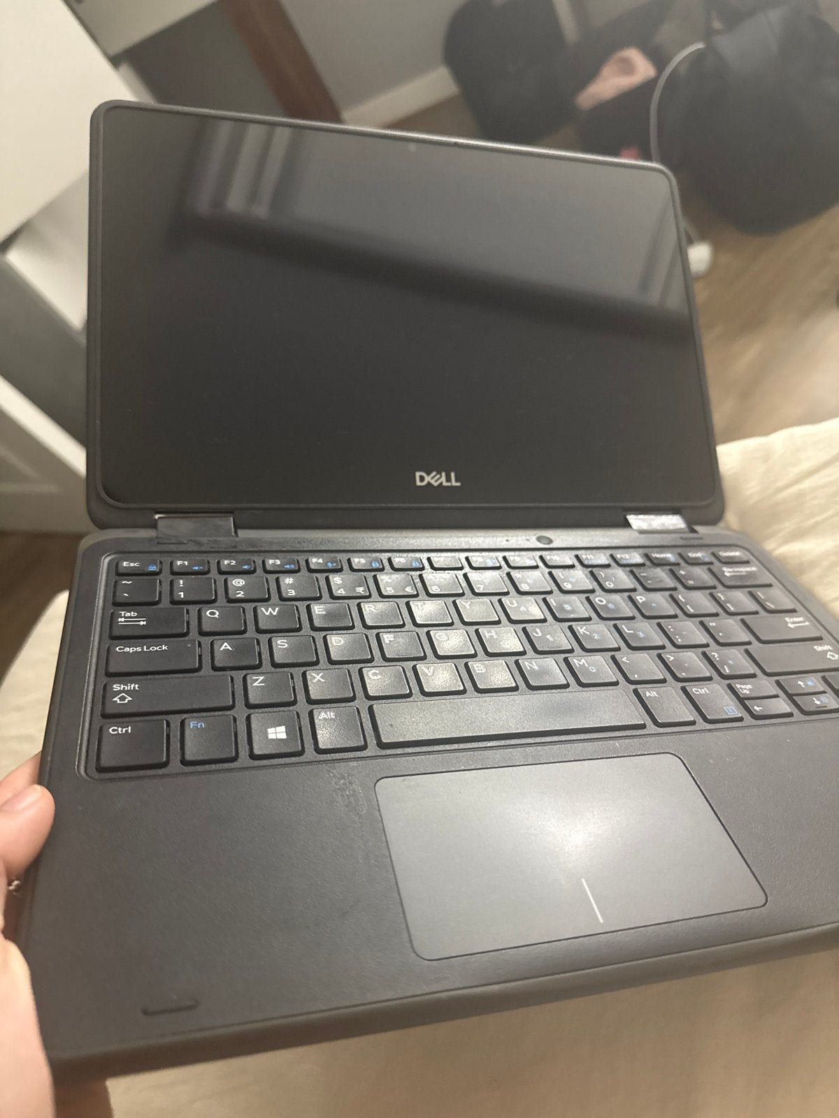 Dell Latitude 3190 2-in-1 - Ideaal voor school/thuiswerken, Ophalen, Gebruikt, Met videokaart, Qwerty