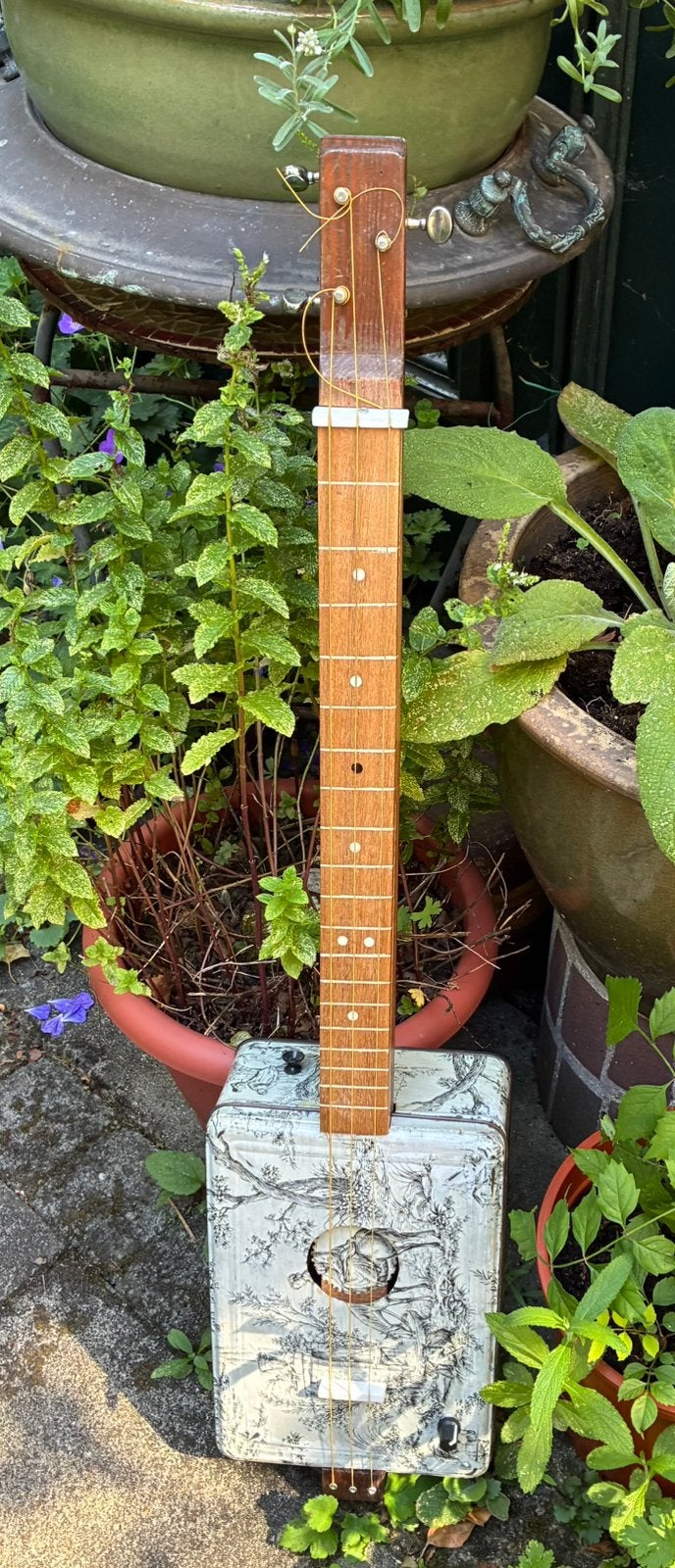 Aan gebode , frans koekblik 3 snaar gitaar, Muziek en Instrumenten, Ophalen of Verzenden, Zo goed als nieuw, Hollow body, Overige merken