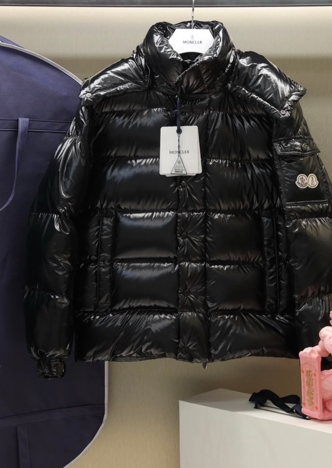 Moncler Maya Glanzende Zwarte Donsjas - Nieuw met labels, Ophalen of Verzenden, Nieuw, Overige maten, Zwart