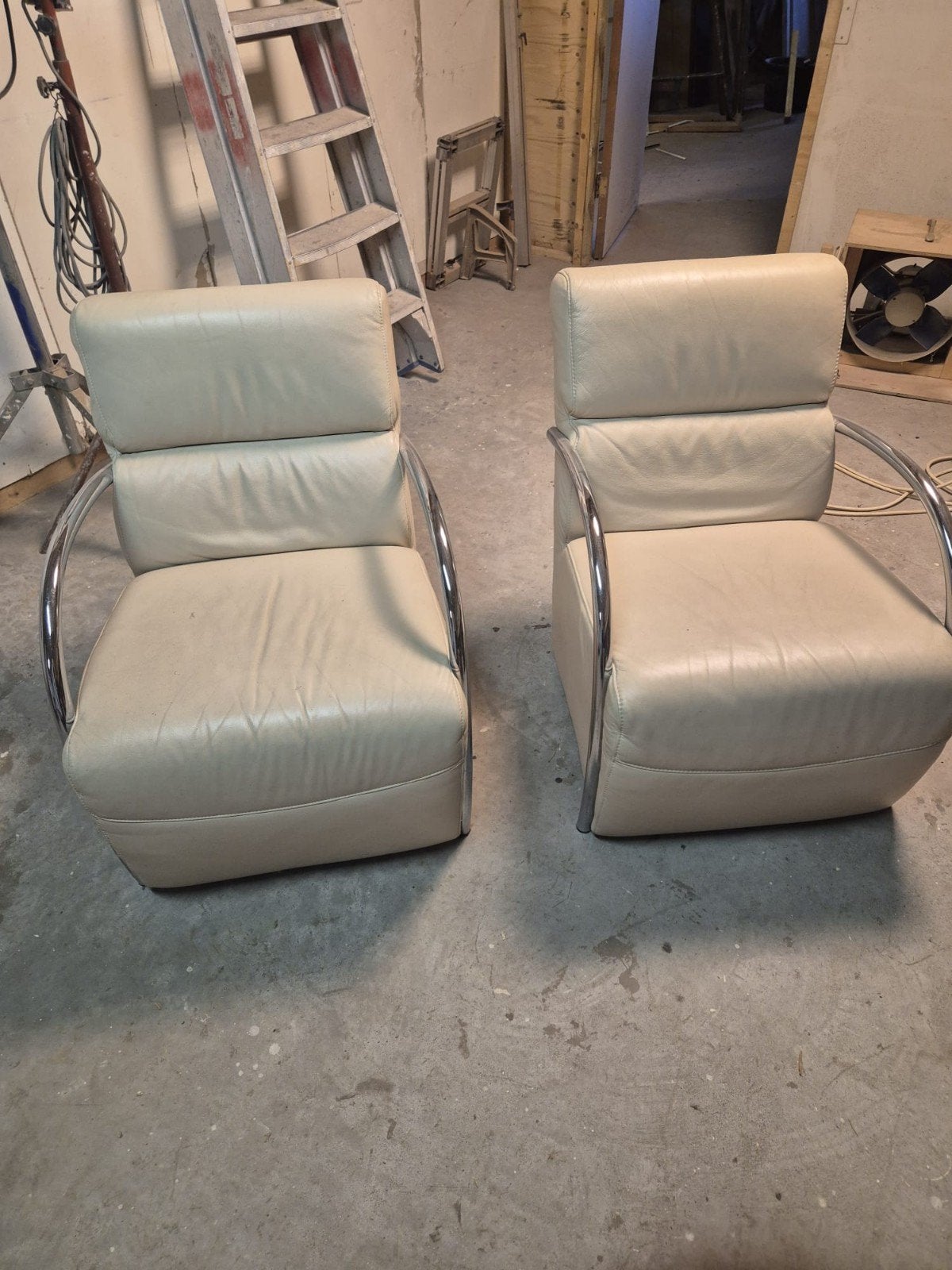 2 crème kleurige stoelen, Ophalen, Leer, Twee