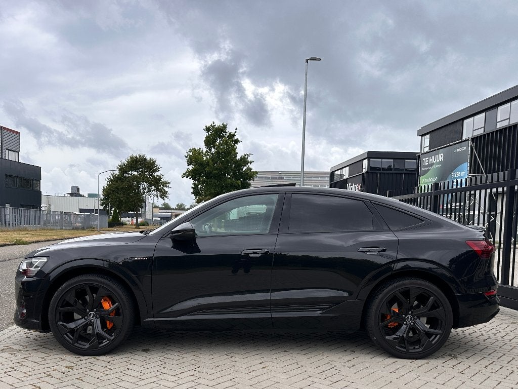 Audi e-tron 55 Quattro 408pk 2020 Zwart | Panodak | 22inch, Auto's, Automaat, 131 €/maand, 1800 kg, Leder en Stof