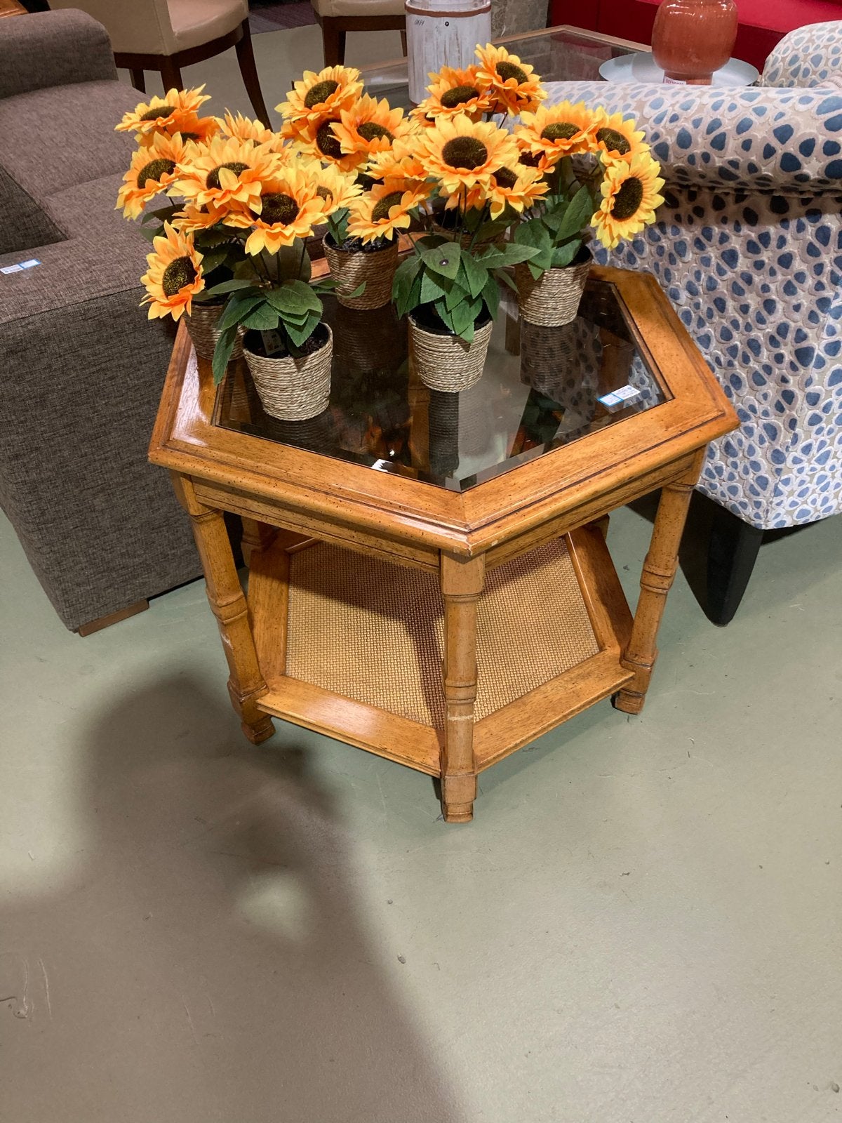 Zes kantige rotan bijzettafeltje met glazen blad, 45 tot 60 cm, Minder dan 55 cm, Gebruikt, W
