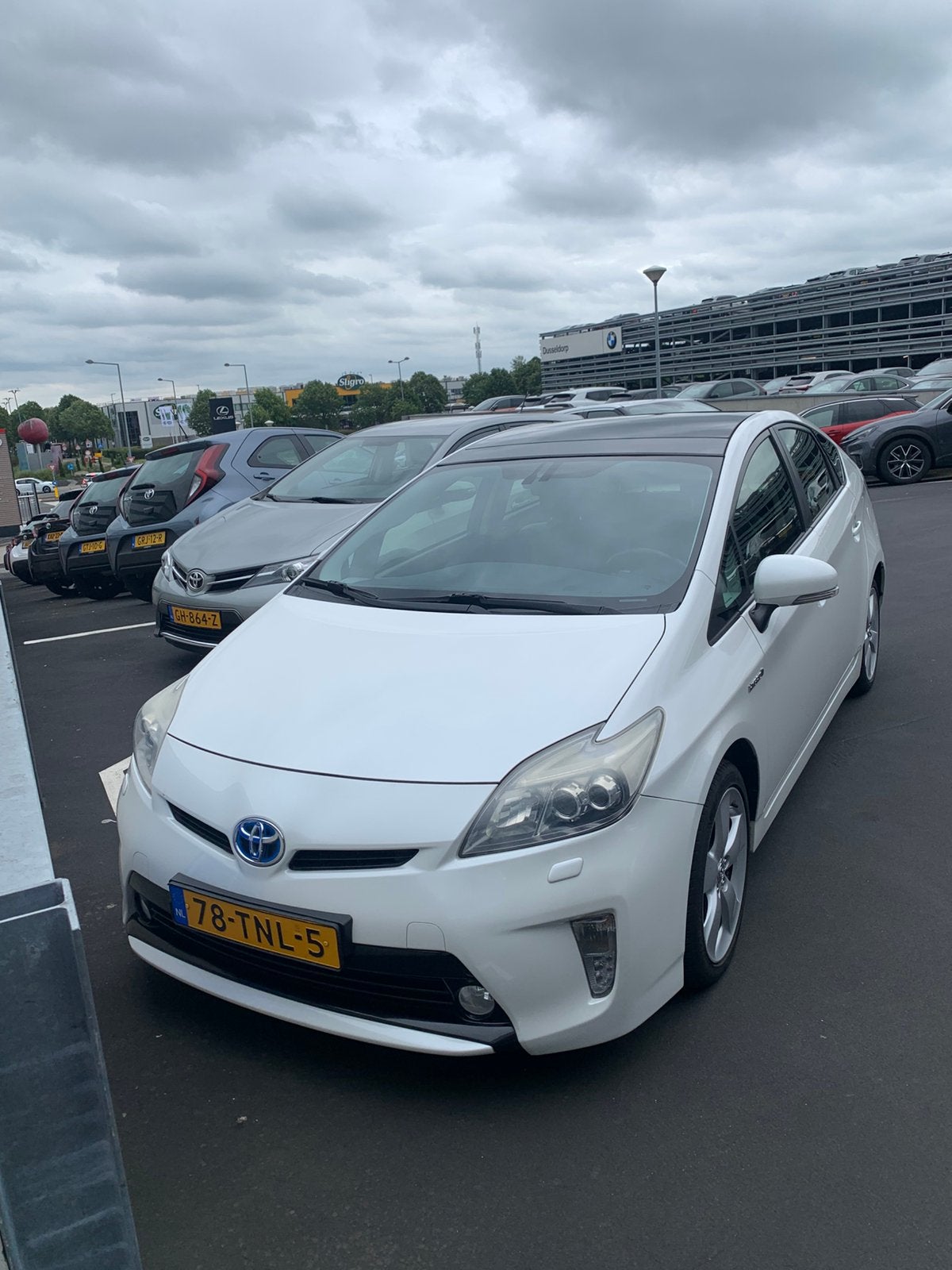 Toyota Prius 1.8 Full Hybrid 136PK Aut 2012 Wit, Auto's, 1340 kg, 4 cilinders, Wit, Origineel Nederlands