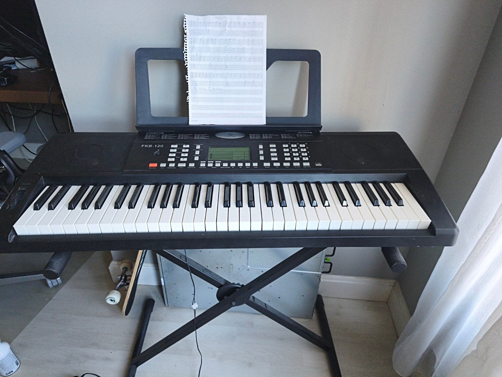 Mooie keyboard. Moet helaas weg ivm verhuizing, Ophalen, Zo goed als nieuw, 61 toetsen, Overige merken