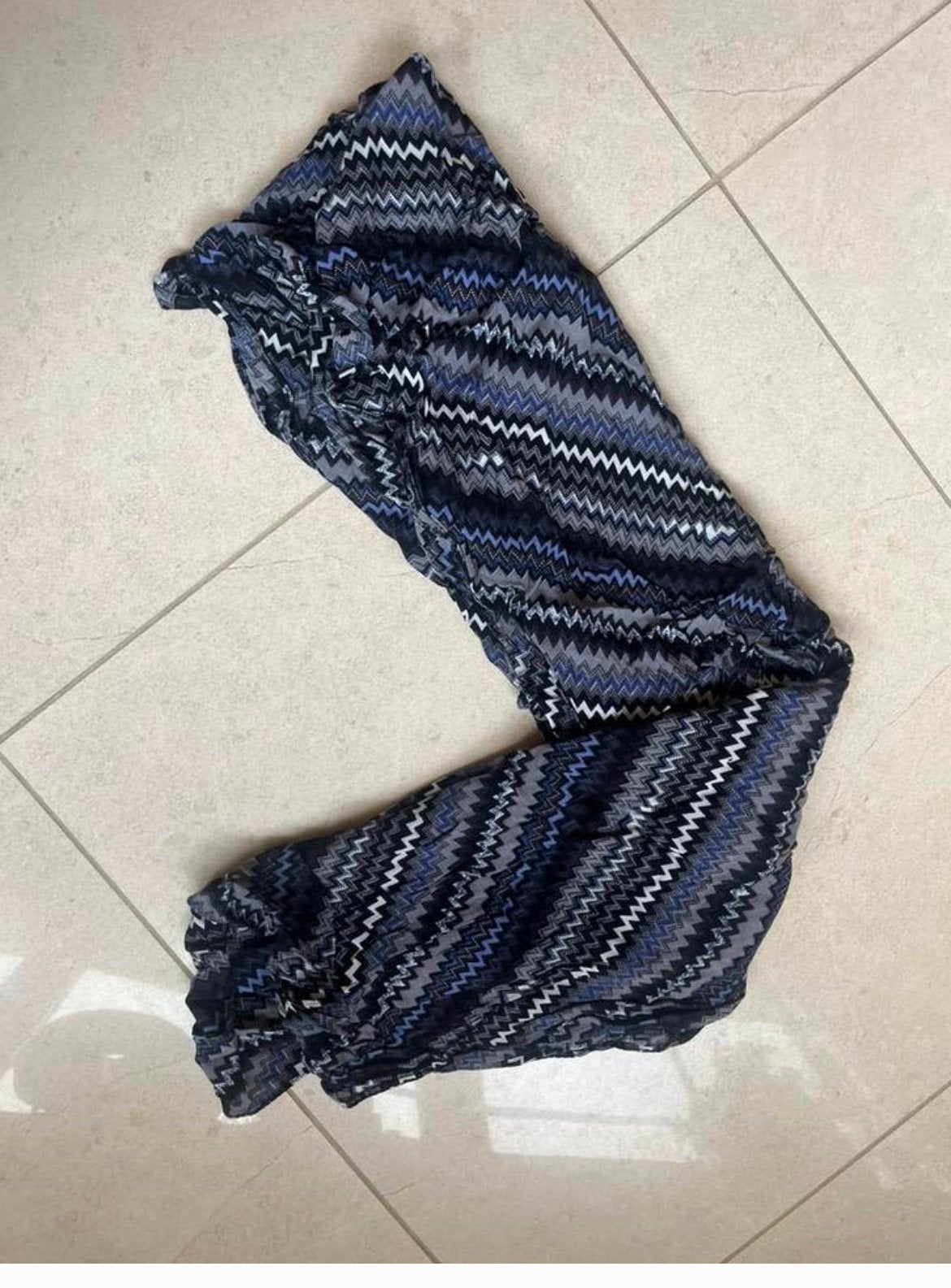 Dunne col sjaal blauw zigzag, Kleding | Dames, Ophalen of Verzenden, Zo goed als nieuw, Maat 46/48 (XL) of groter, Sjaal