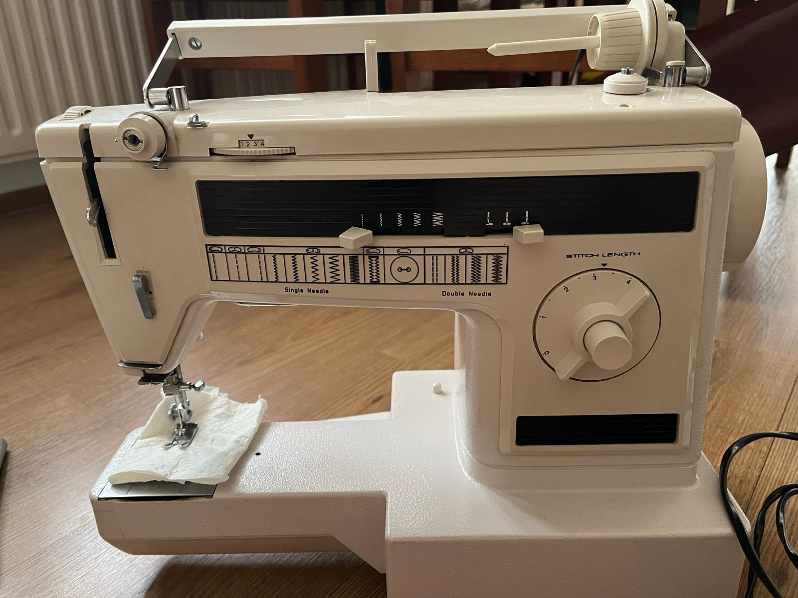 Finesse Naaimachine model 807 met accessoires, Ophalen, Gebruikt, Naaimachine, Overige merken