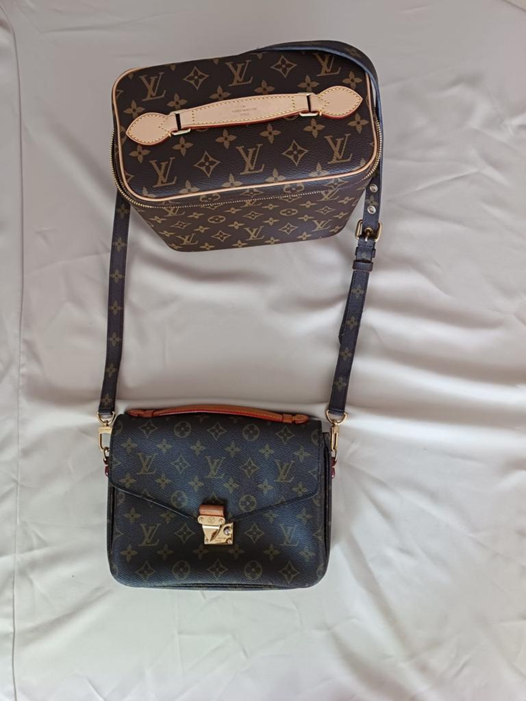 Louis Vuitton set: Vanity Case en Pochette Métis, Ophalen of Verzenden, Zo goed als nieuw, Bruin, Handtas