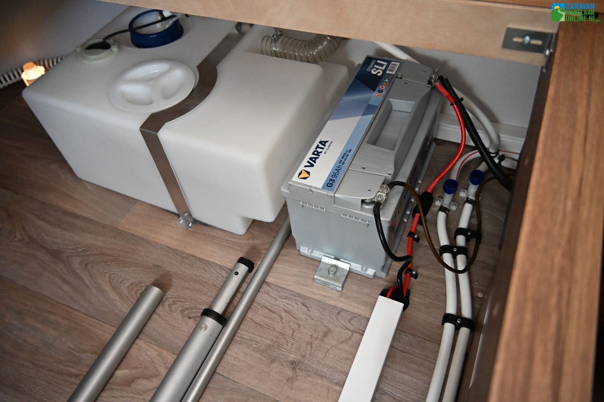Foto 28 van Eriba Touring Triton 430 Mover Cass.luifel Boiler COMPLEET!