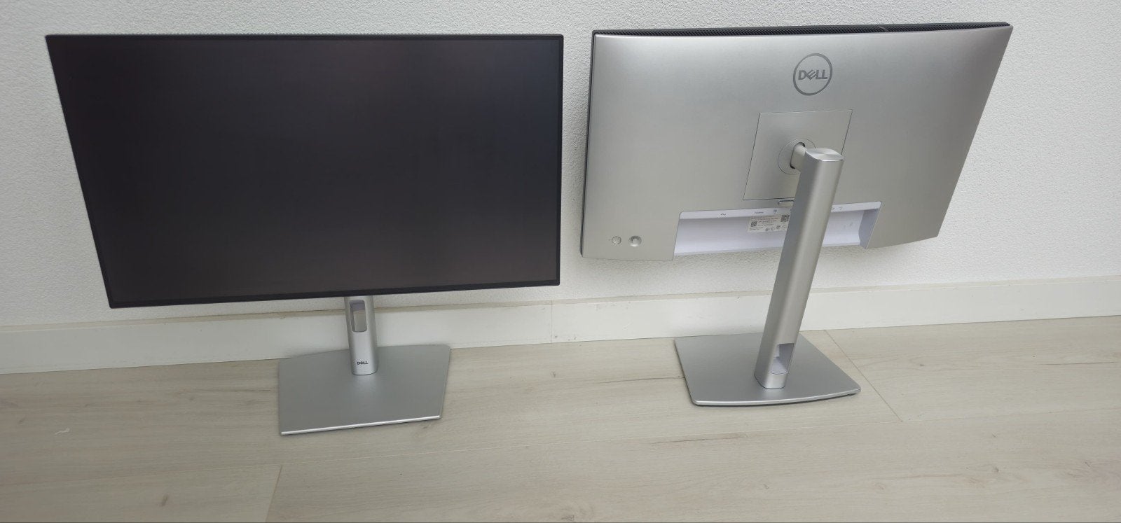 Dell 24 inch monitor x 2, Computers en Software, Ophalen, IPS, In hoogte verstelbaar, Full HD