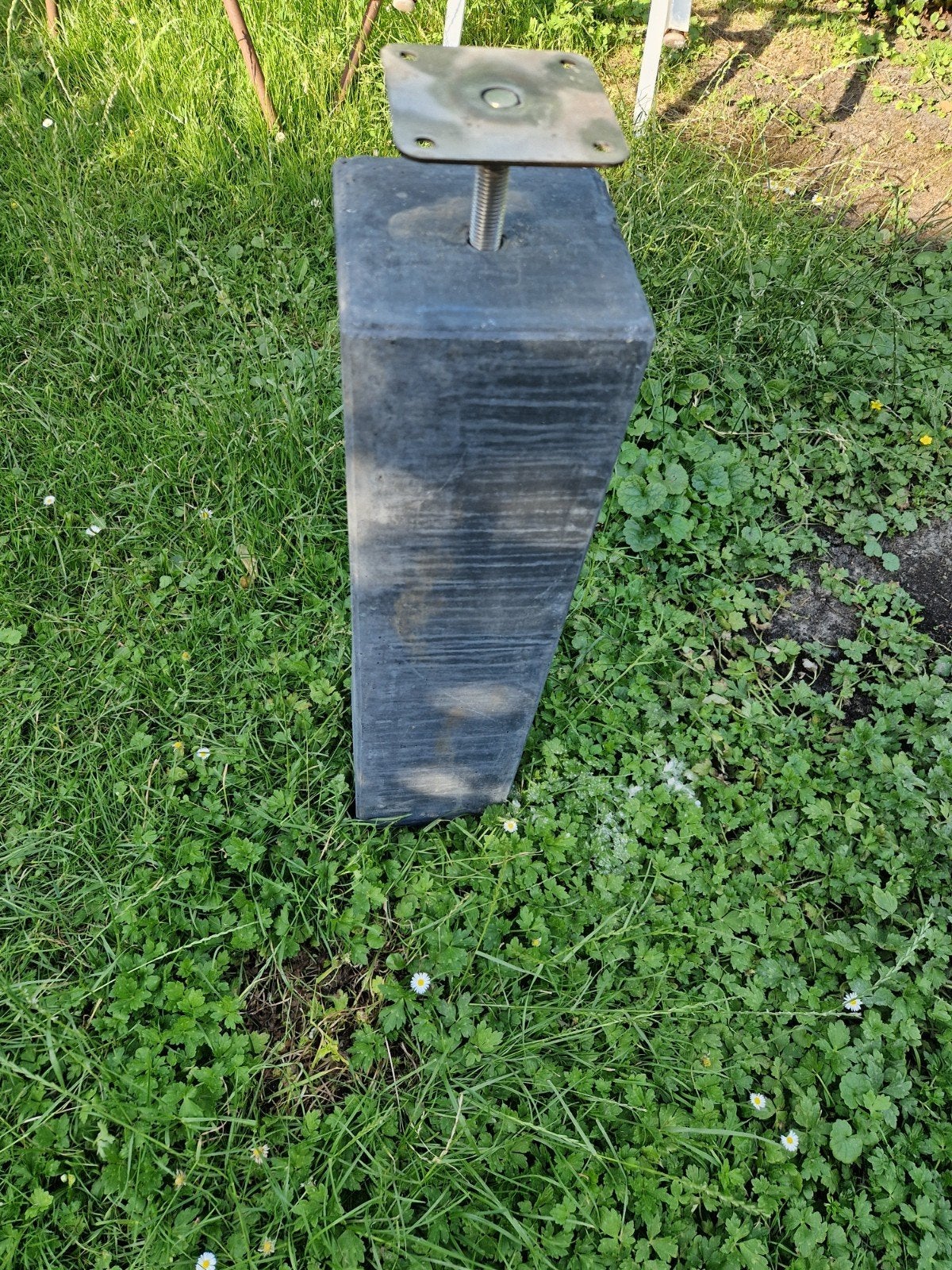 Betonnen poer 15x15 met RVS plaat 25 €, Ophalen