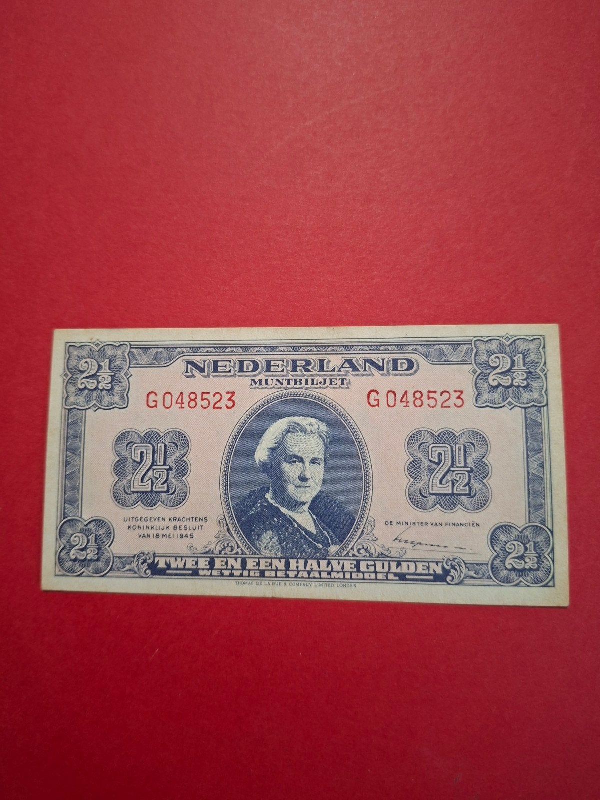 2,5 gulden Wilhelmina II uit 1945 in UNC
Serie nummer G 0485, Ophalen of Verzenden, 2½ gulden, Los biljet